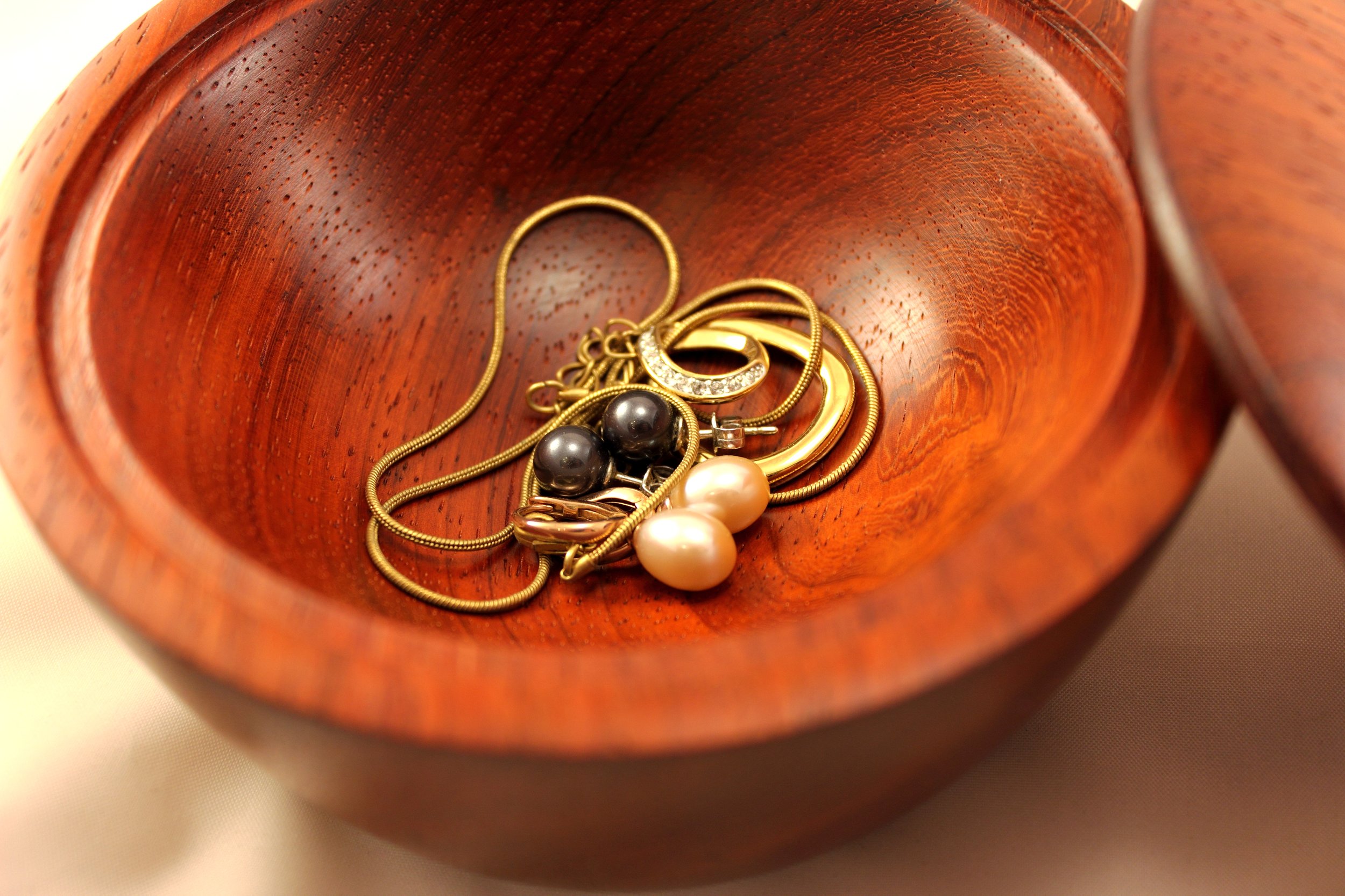 Schmuckdose aus Padouk und Birnbaum