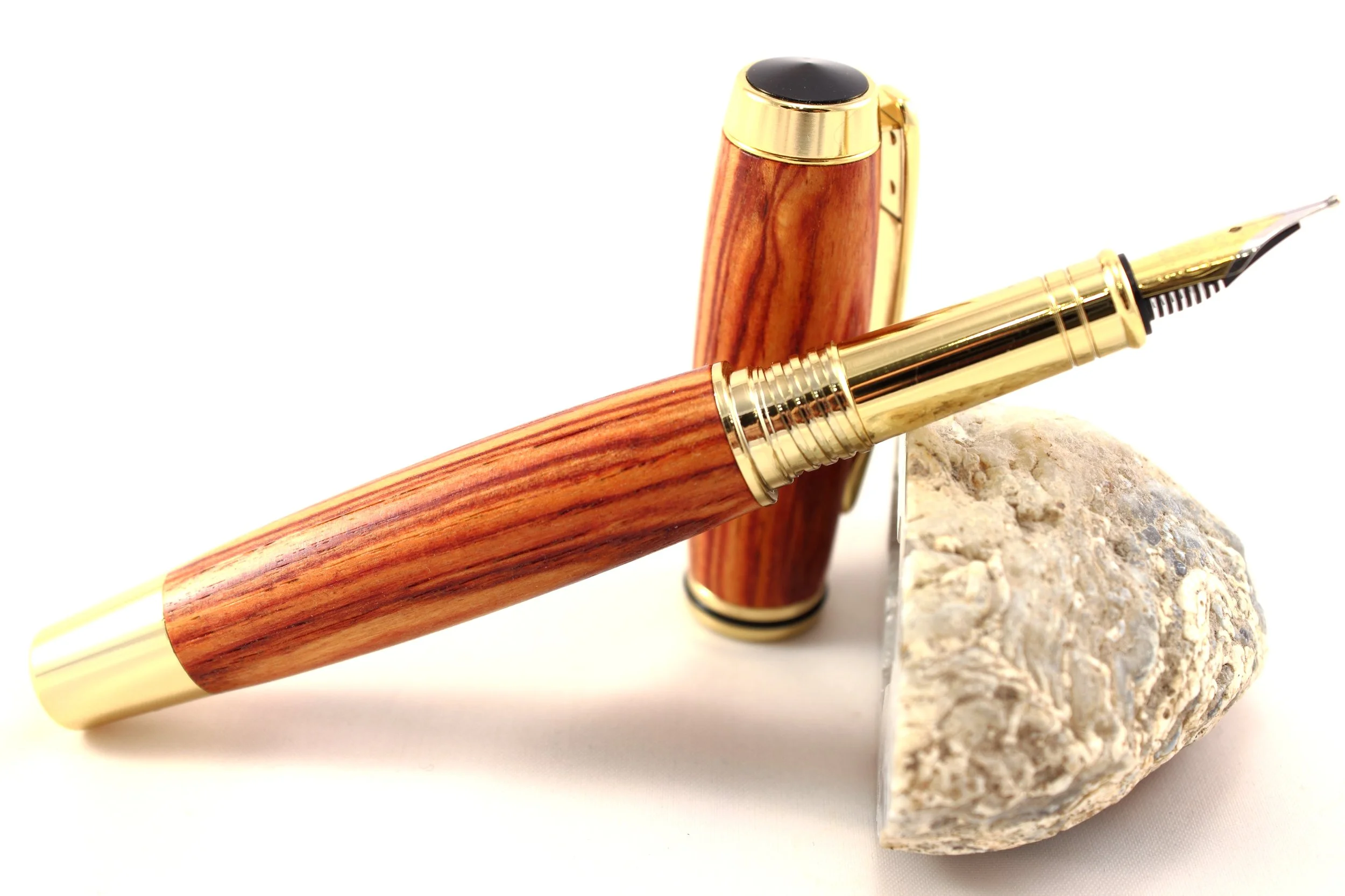 Füller aus Rosenholz