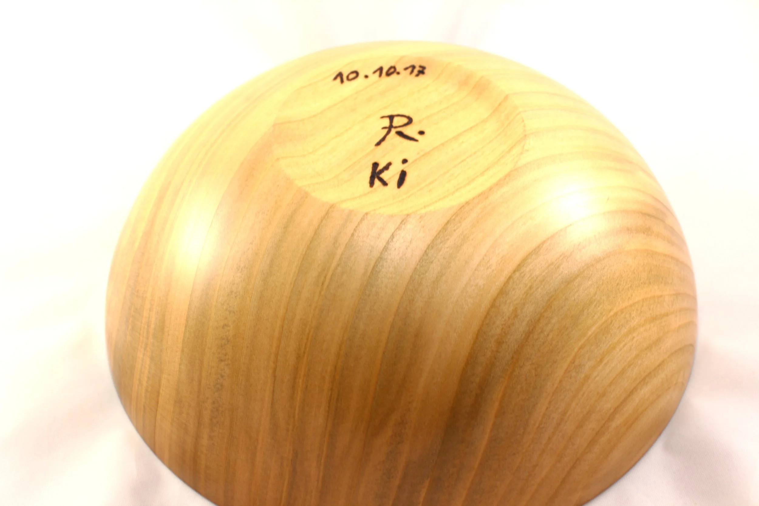 Schale aus Kirschholz