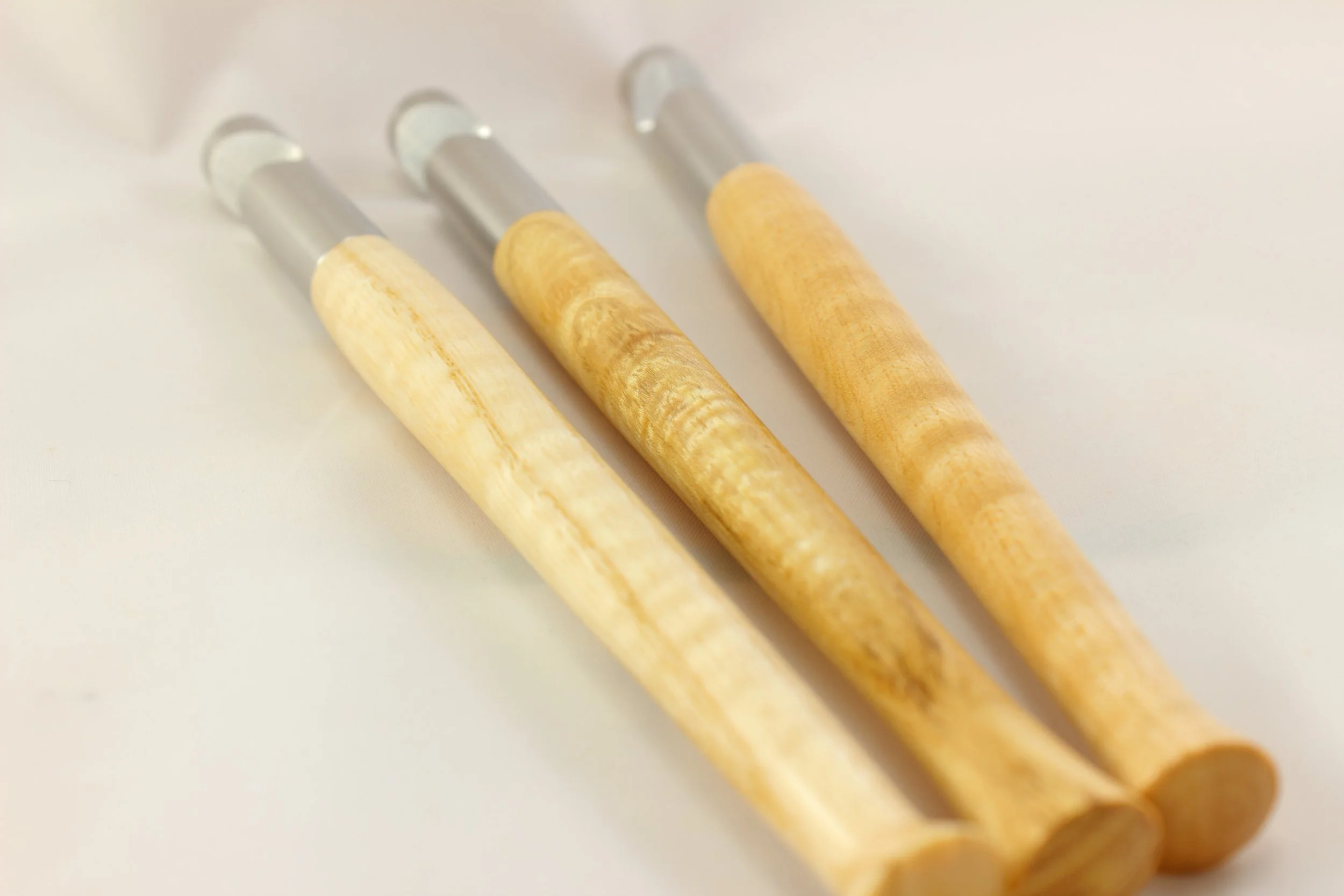 Flaschenöffner aus Edelstahl und geriegeltem Holz wie Esche,Ahorn und Robinie