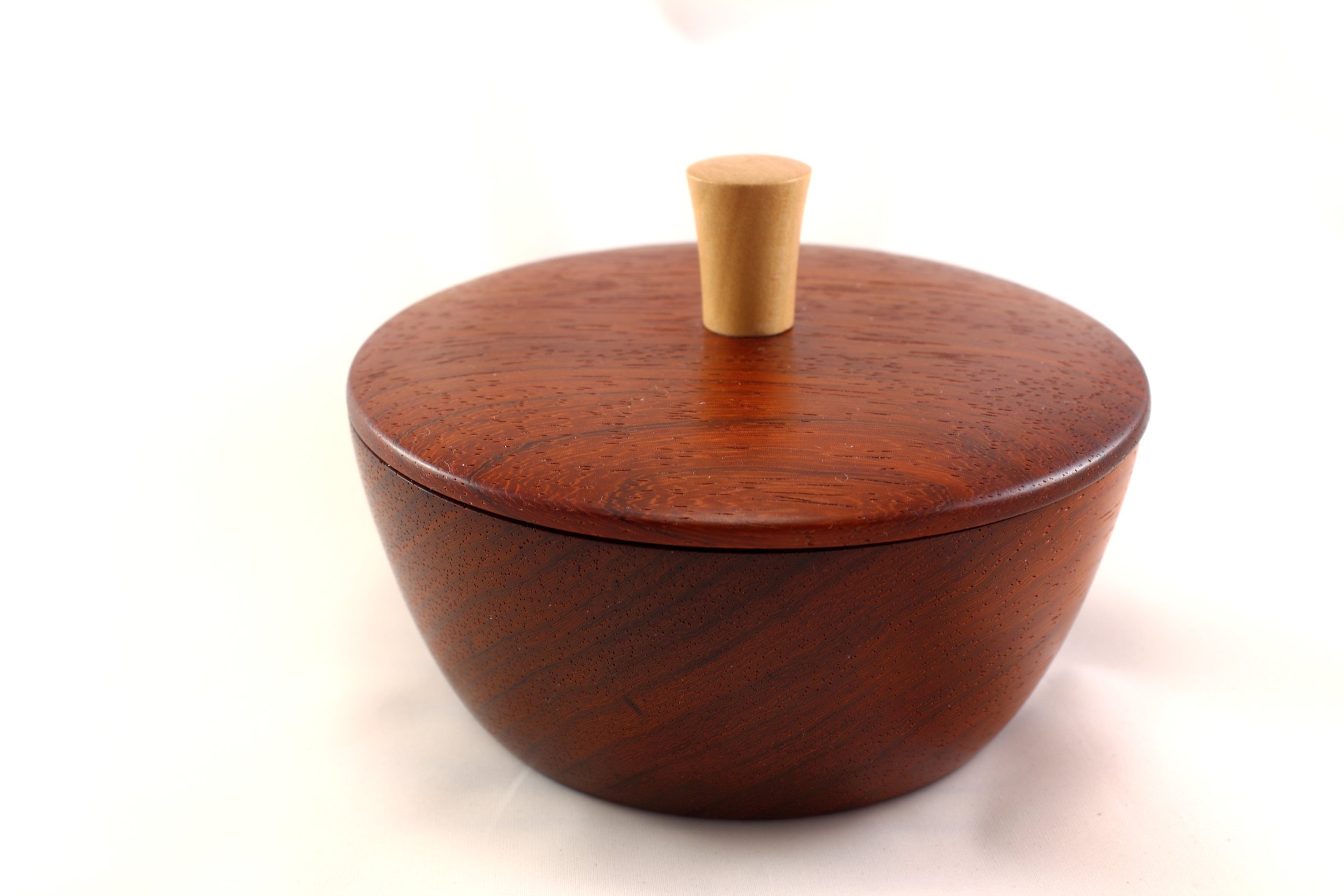 Schmuckdose aus Padouk und Birnbaum