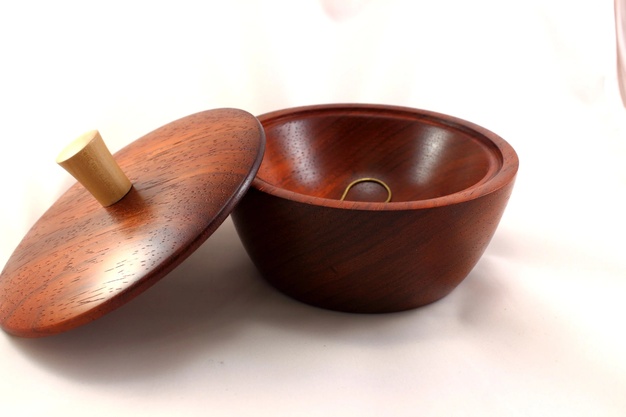 Schmuckdose aus Padouk und Birnbaum