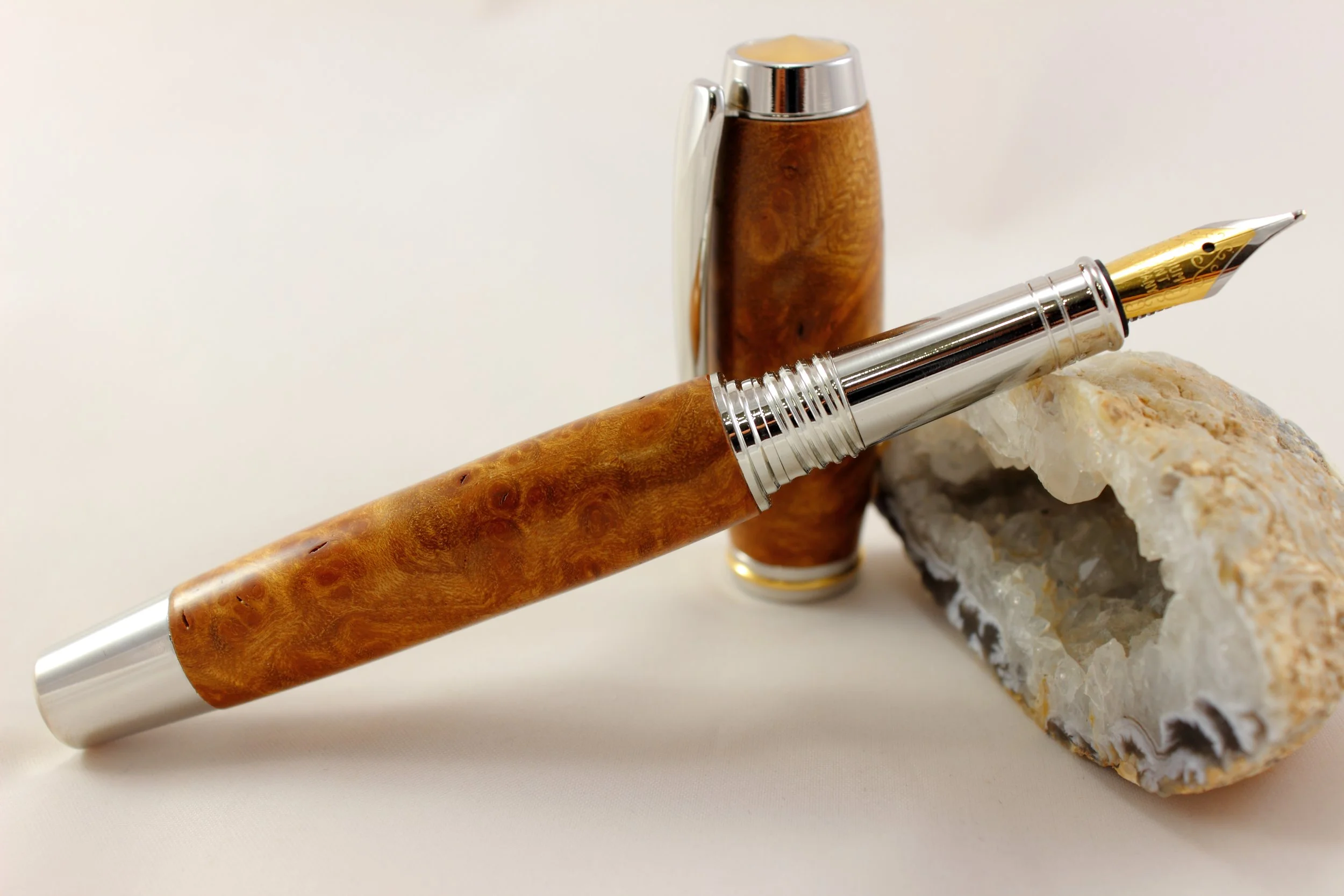 Edler Füller aus Rüster Maserholz