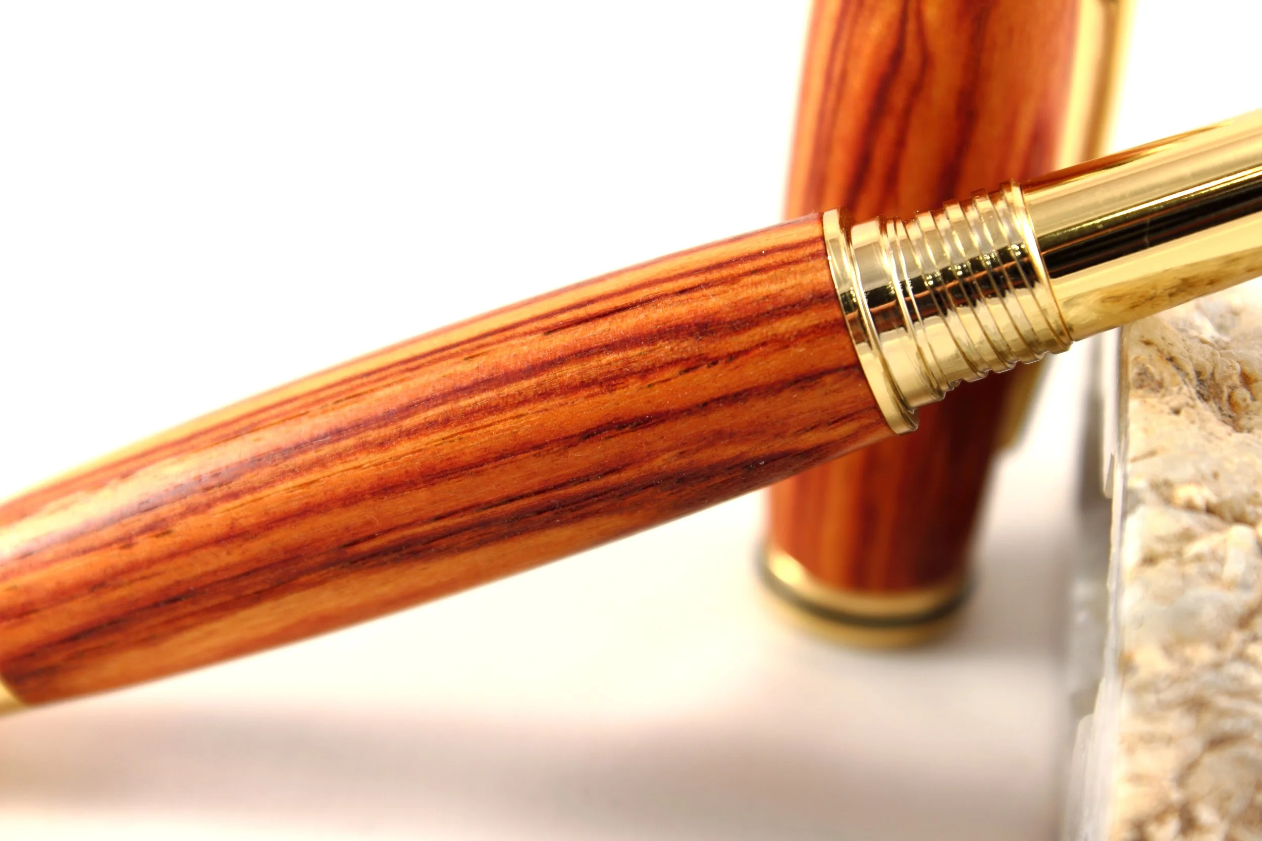 Füller aus Rosenholz