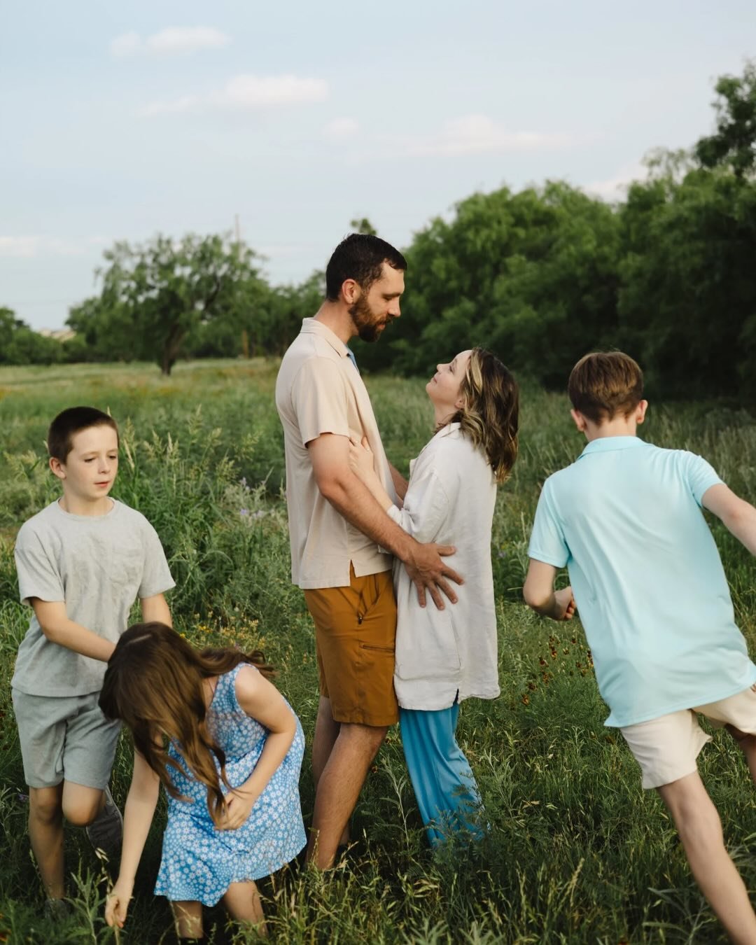 The Vadens!! The weather this day was pretty much perfect. The wildflowers were in full bloom. And the joy and love between this family was practically tangible.🍃
