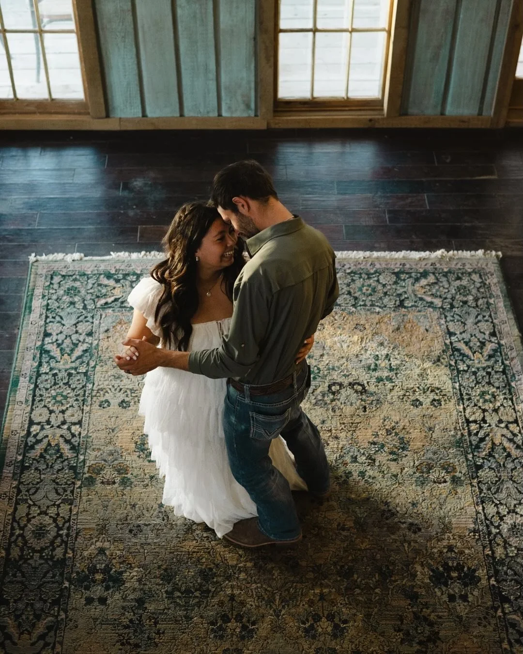 Special delivery for the Hills!! This wedding was such a dream. (Also - 10/10 recommend getting married at at house on the lake.)

🏷️
.
.
.
.
#sanangelophotographer #sanangelo #weddingphotographer #texasphotographer #lifestylephotography #familyphot