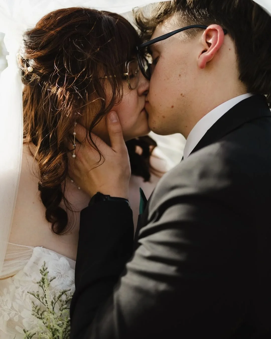 Highlights from a freshly delivered gallery - introducing The Watsons.✨

Stunning bridal bouquet - @dahliasanddaisiessa 🤍