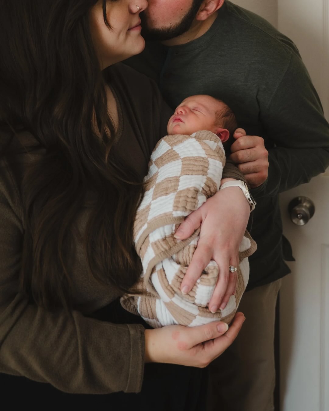 Just living the sleep deprived dream, and loving every single minute of it. 

Photos shot by the always incredible @sashavaldezphoto &amp; edited by me.