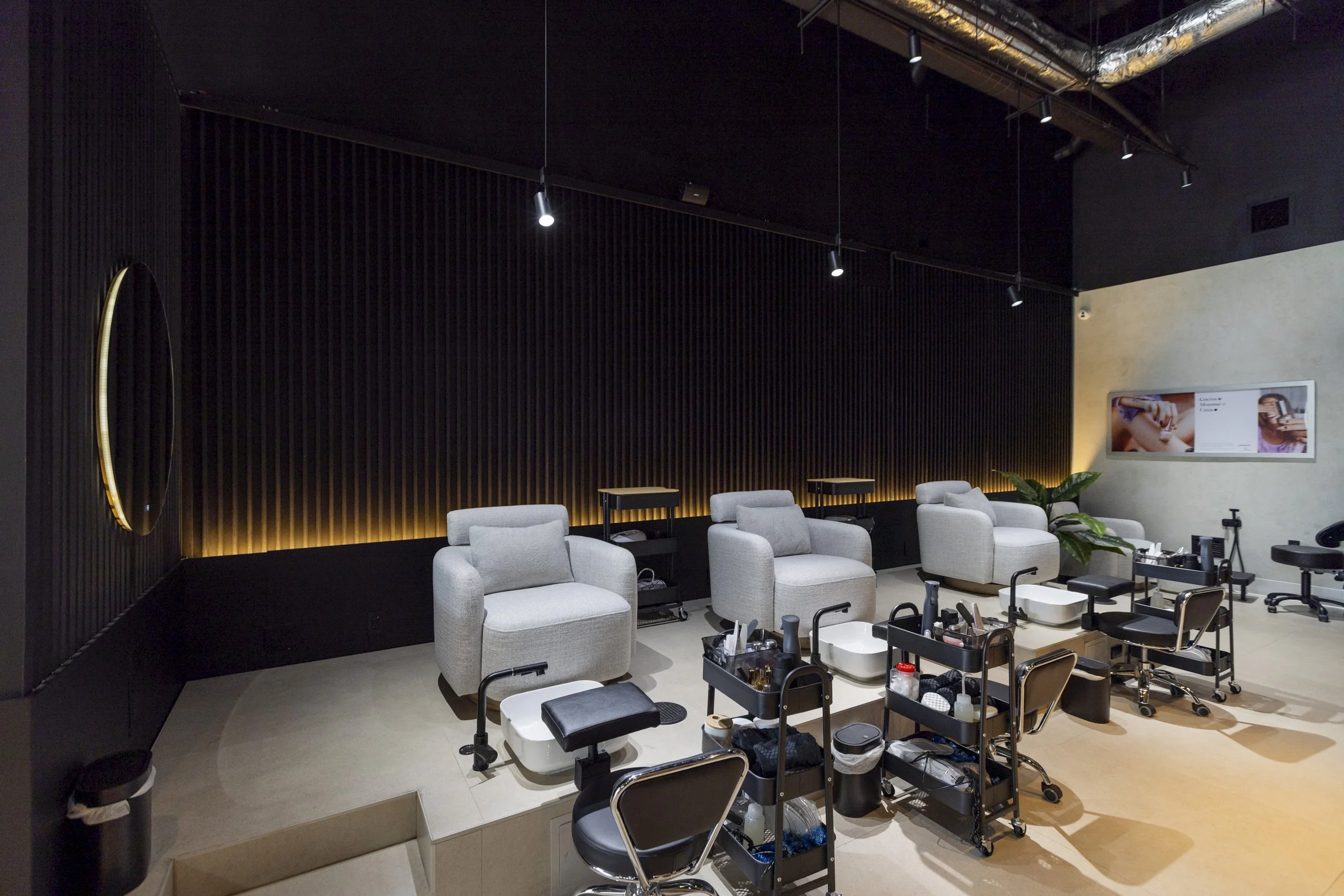 Umara Nail Salon 11-2024_13-min.jpg