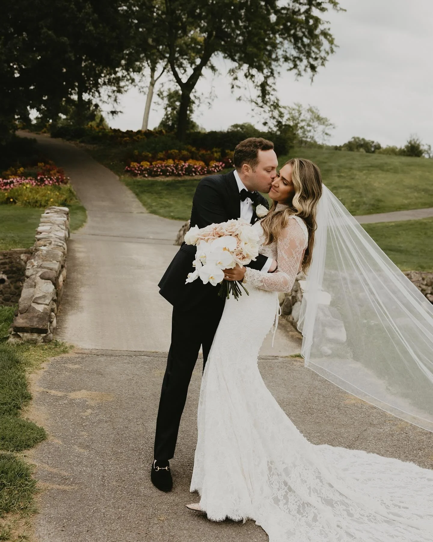 Walking the fairways and walking down the aisle | Nikolina + Joseph 9.6.25

Photographers | Megan Gulino and Courtney Olsen @moonshinebuffalo @courtney_olson0605 
Video | @sunnybluefilms 
Venue | Orchard Park CC
Florist | @bushelevents 
Beauty | @aly