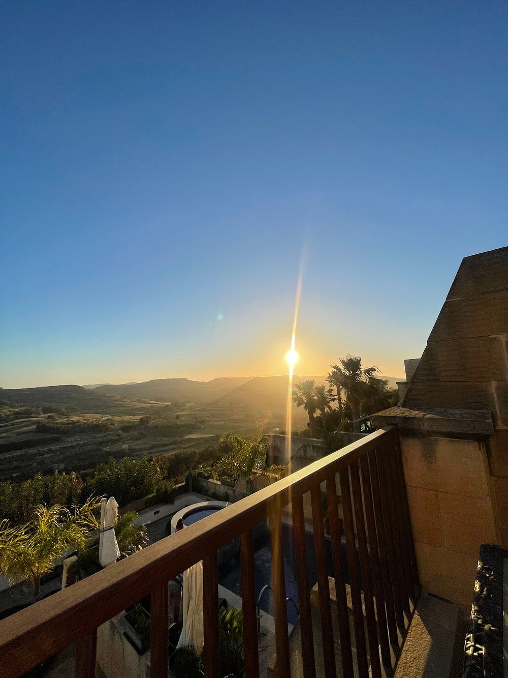 sunset_guest_pic_from_balcony.jpg