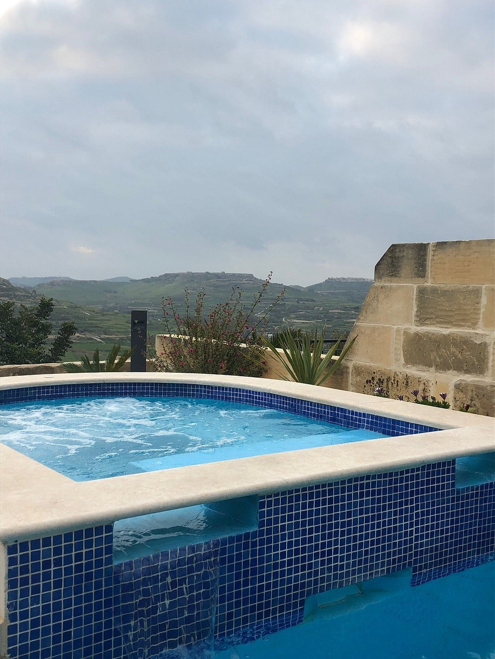 single_spa_cloudy_day.jpg