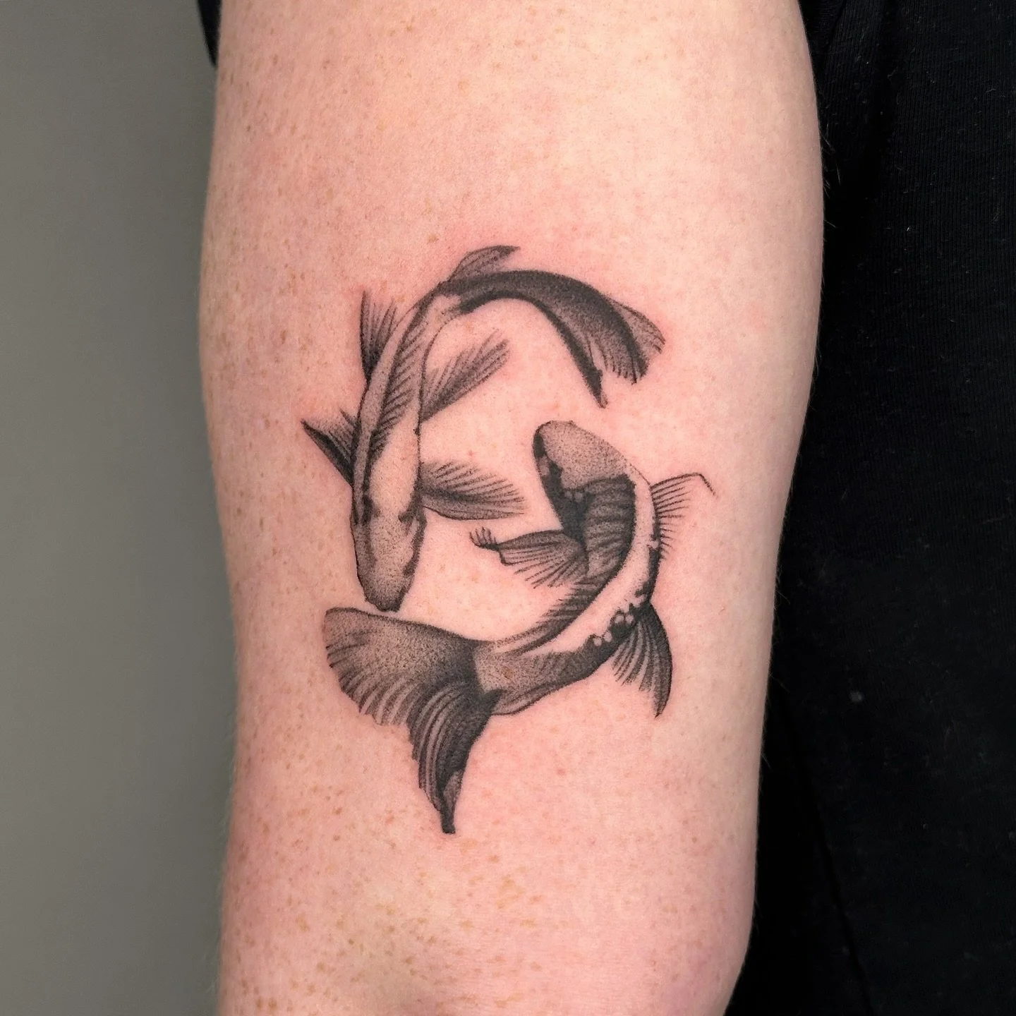 Taylor Swift tattoo for my friend Fran ! We did some custom koi fish, as a secret little reference to Taylor&rsquo;s guitar. This was so fun, my first time doing fish and I love how it came out 🎏