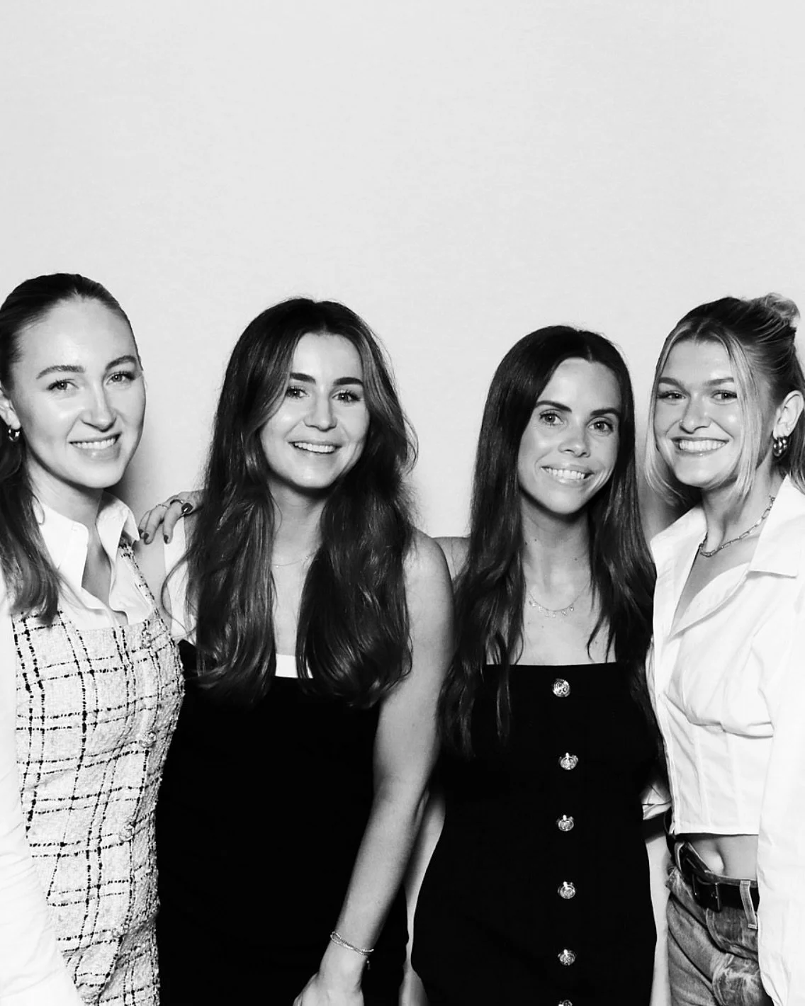 Framed in black &amp; white, fueled by champagne &amp; good company.

Now booking 2025 &amp; 2026 weddings&mdash;let&rsquo;s make space for moments like this 🖤

#CharlestonPhotoBooth #BlackAndWhiteBooth #WeddingBoothExperience #IlPiccoloBooth #Guest