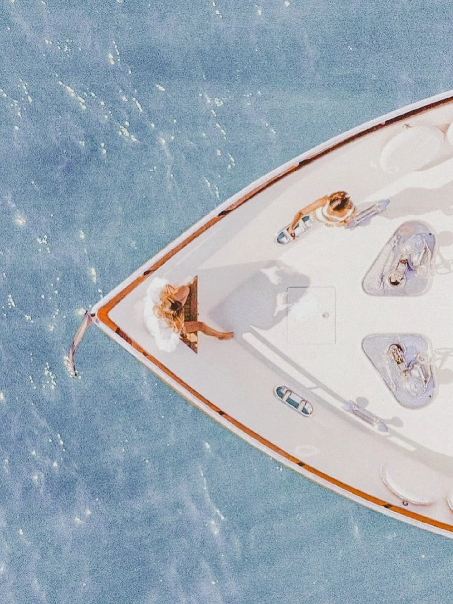 La dolce vita, but make it bridal. A film roll moment from the dreamiest getaway boat day&mdash;with your veil catching sea breeze and your champagne cold. This is what love looks like on the water.

Destination or not&mdash;this is how you romantici