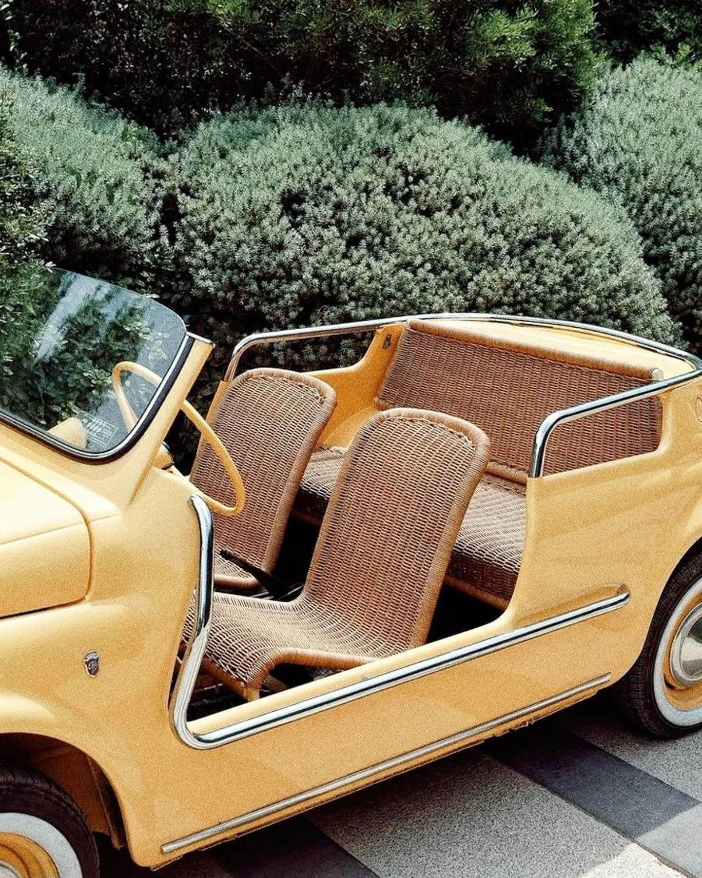 Dream reception details: A vintage car and our personal favorite&mdash;Il Piccolo on site.

For couples who love Italian romance and capturing evert memory on their big day.

#VintageWeddingInspo #CoastalWeddingStyle #LuxuryCharlestonWeddings #RetroW