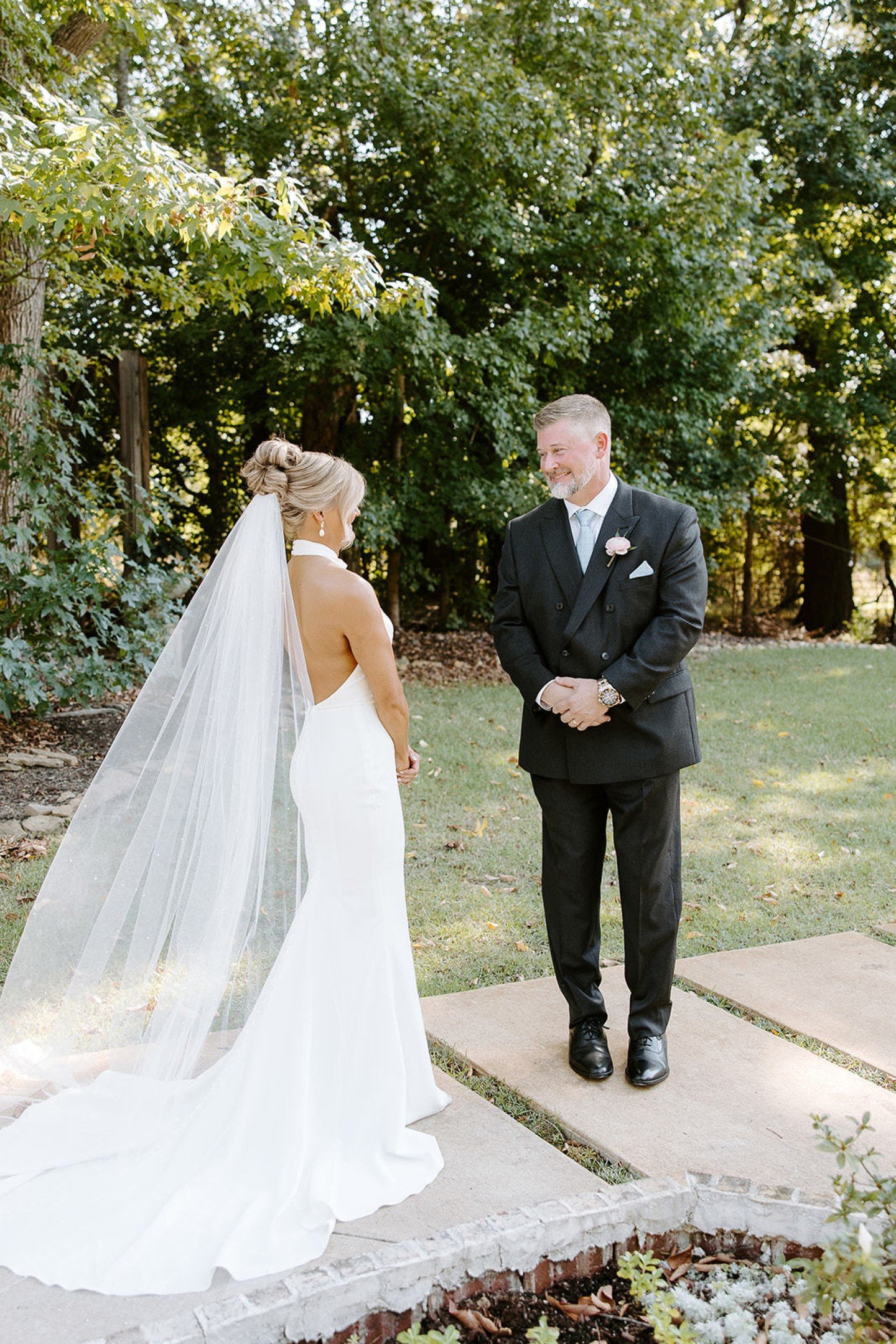 This is your sign to have multiple first looks on your wedding day🤍

#CaleyPettyPhotography #MemphisWeddingPhotographer #TennesseeWedding #SouthernWedding #MemphisPhotographer #TennesseeEngagement