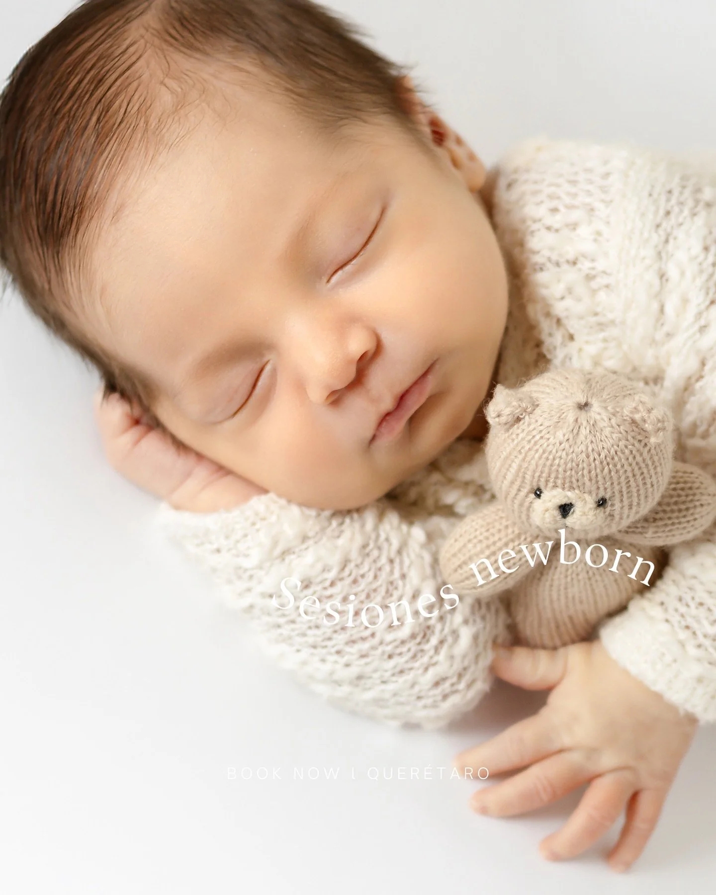 📸&iquest;T&uacute; beb&eacute; nace en Enero? Es momento de apartar tu sesi&oacute;n newborn 📲Agenda 442 274 2173  por WA o DM 📍Quer&eacute;taro✨Beb&eacute;s de 10 a 20 d&iacute;as de nacidos 🟢Paquetes desde $2,900 y hasta 6 MSI en pago con tarje