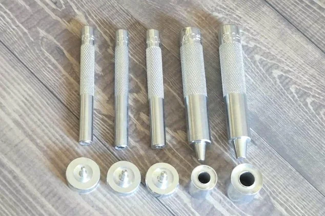 Range of metal grommet setters sizes