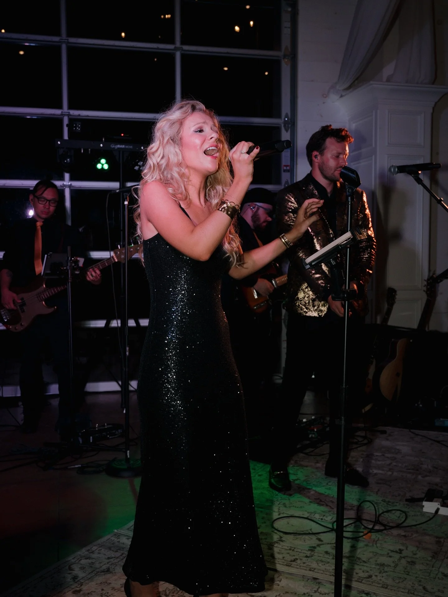 What a time we had celebrating @csichting__huff on her wedding day! 
The moment when the first groomsmen walked down the ceremony aisle, SHOUTING in excitement and breaking the silence, we knew it was going to be a wild night 🤘🏽