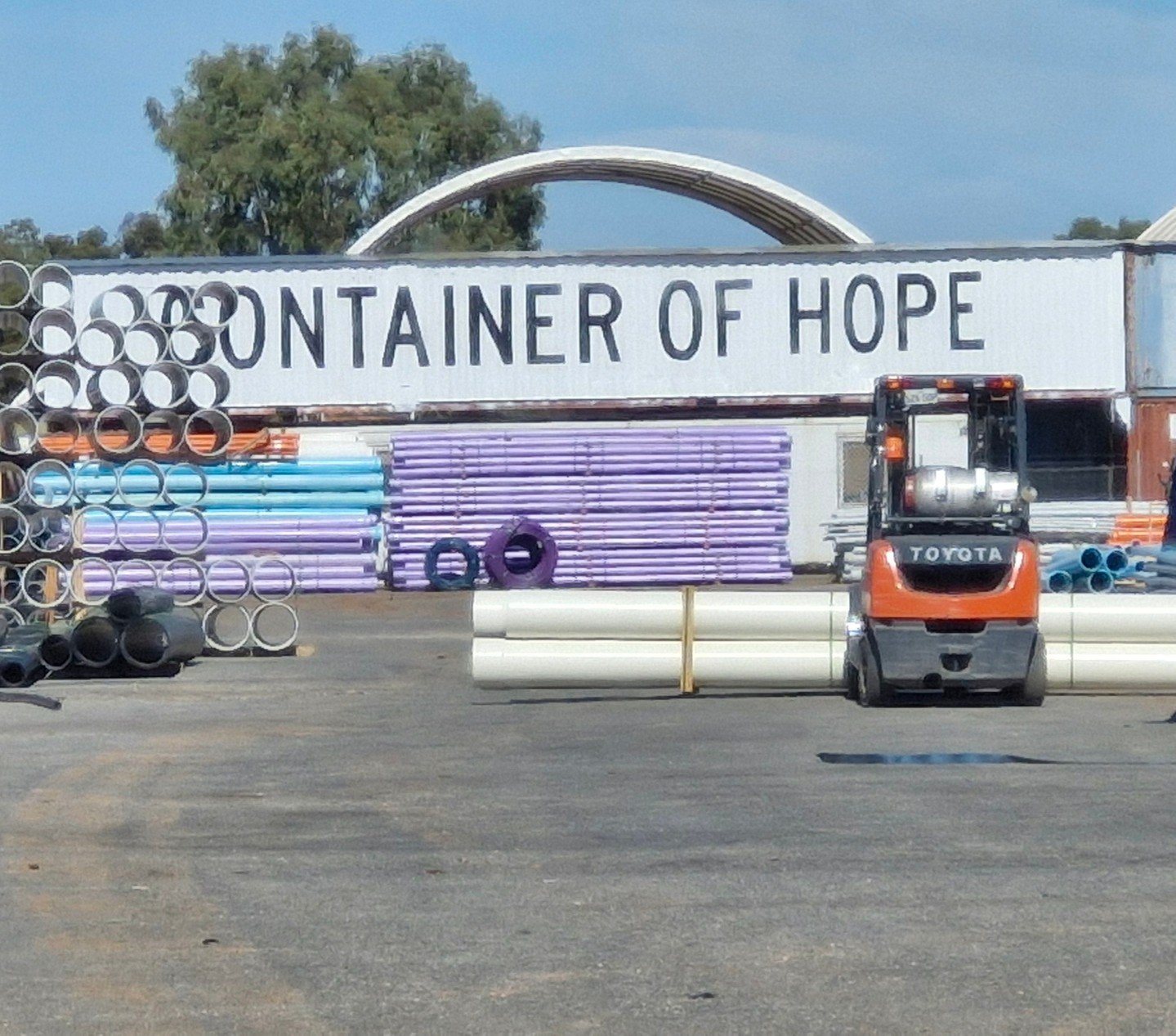 Good deeds grow here! 🌱✨ We&rsquo;re proud to partner with Container of Hope to donate garden tools to assist poor and vulnerable communities around the world. Every trowel and spade helps cultivate brighter futures. 🌿💚

#GarysBazaar #ContainerOfH
