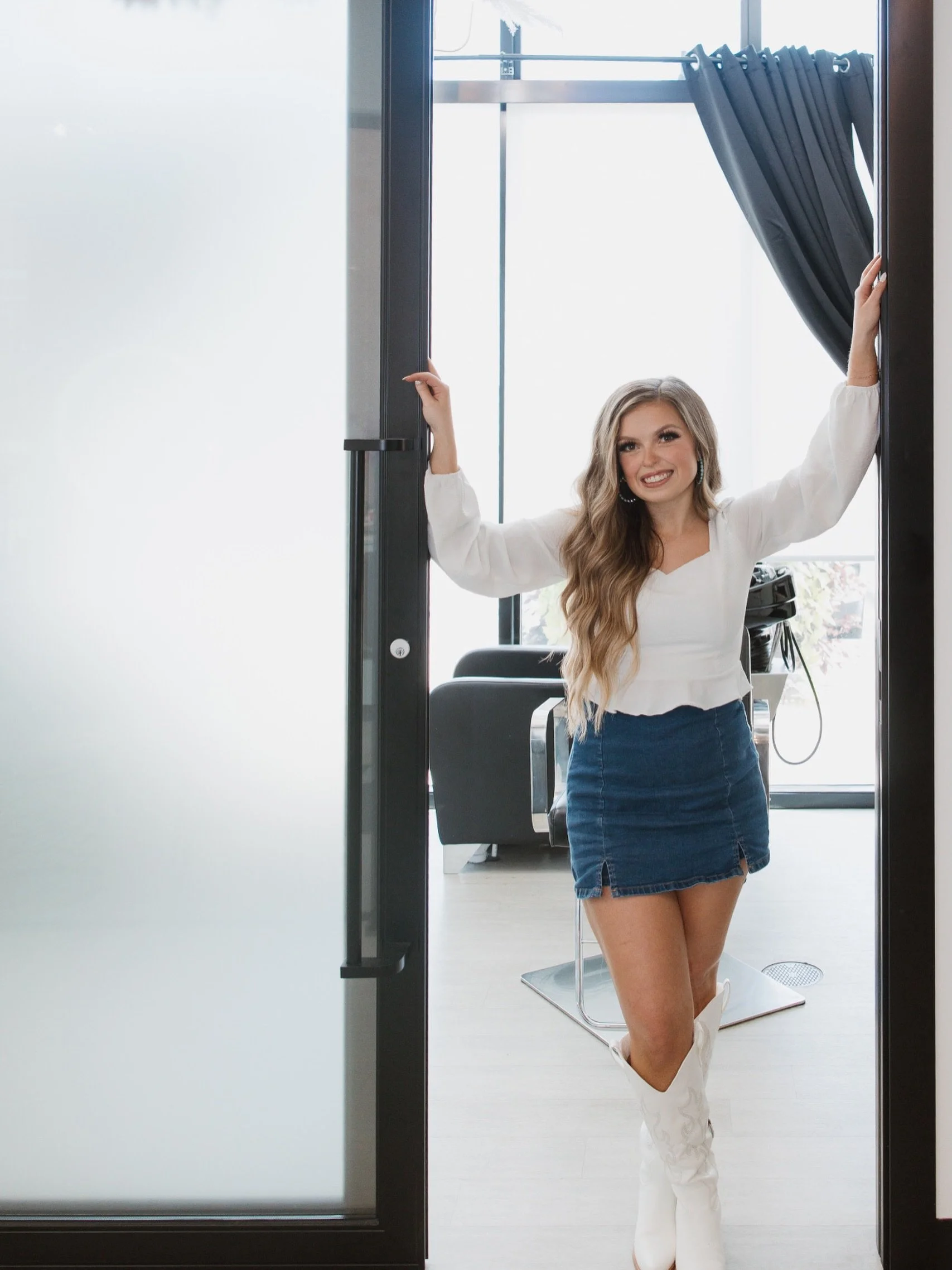 This is what it feels like when your brand finally looks like you. &rarr; Riley booked a branding session and walked away with a gallery full of images she actually wants to use. DM to book yours. 
⠀⠀⠀⠀⠀⠀⠀⠀⠀
⠀⠀⠀⠀⠀⠀⠀⠀⠀
⠀⠀⠀⠀⠀⠀⠀⠀⠀
#kansascityphotographe