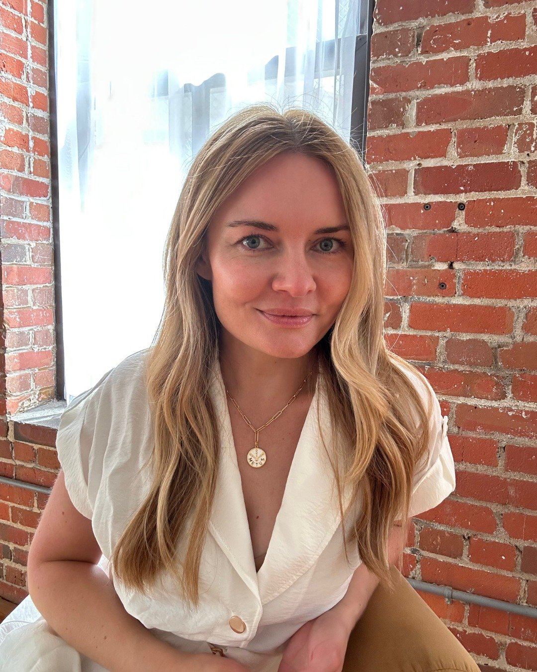 The Author 🩷 The First Page 🩷 The Cover 

Love this trend! For those that may be new here, my debut novel GRACIE HARRIS IS UNDER CONSTRUCTION hit shelves last summer. It's a romantic comedy set in the mountains of North Carolina. 🌲 It's available 