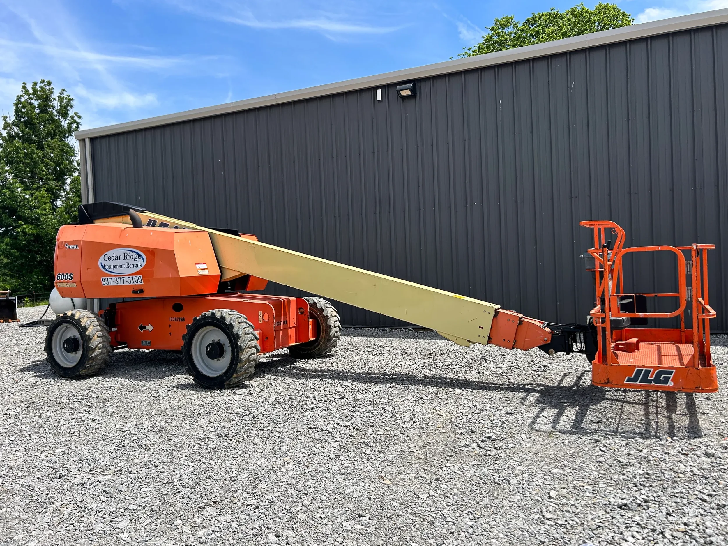 Man Lifts &amp; Tow-Behind Lifts