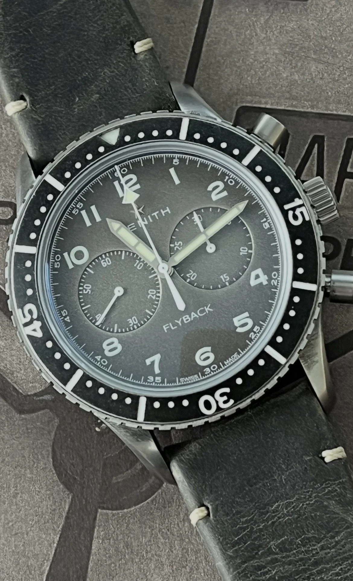 $4450 Zenith Pilot Chronometro Tipo CP-2 Flyback – El Primero – Ref. 11.2240.405/21.C773 Aged Steel