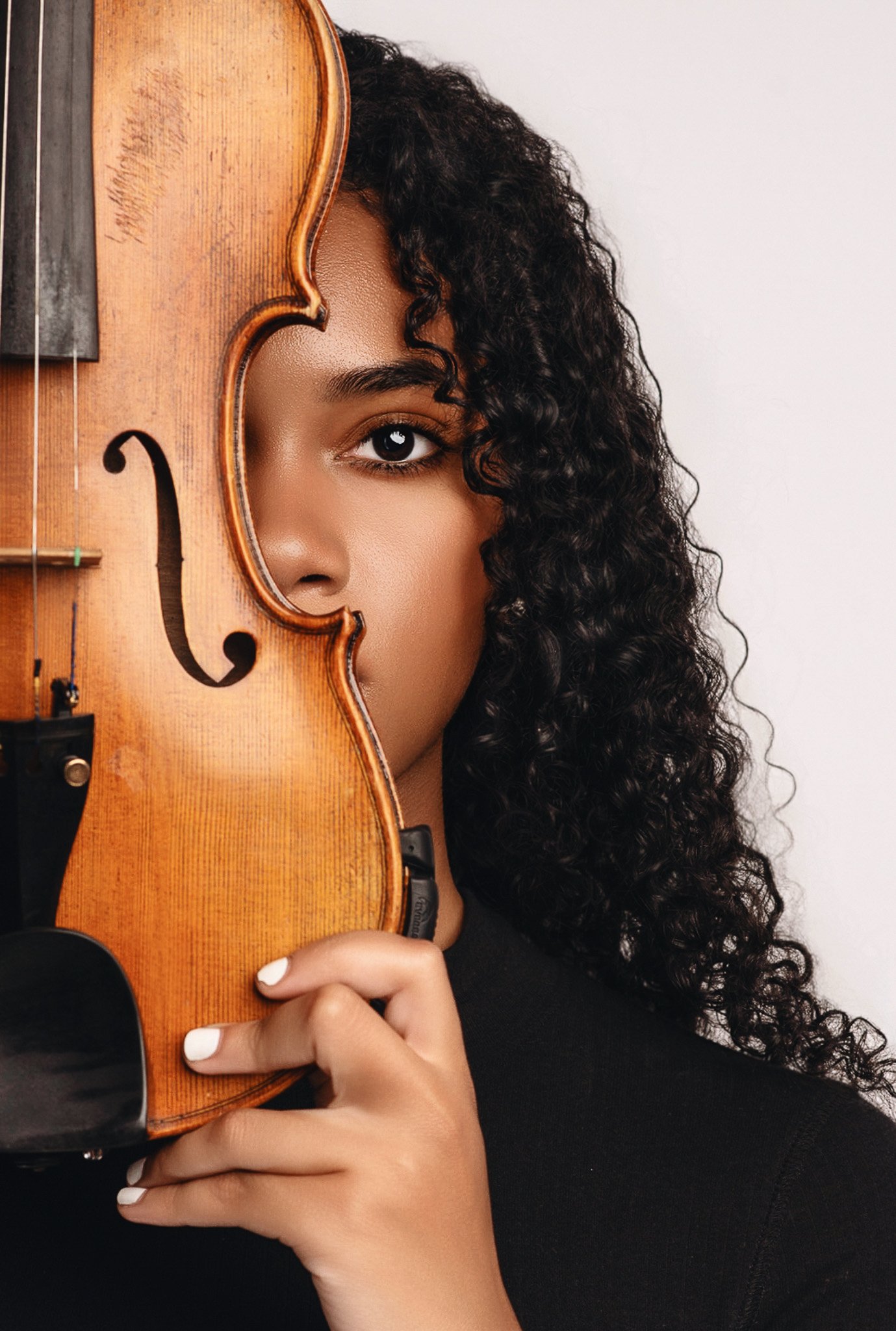 Artistic Portrait of Woman With Violin | Creative Musician Photography