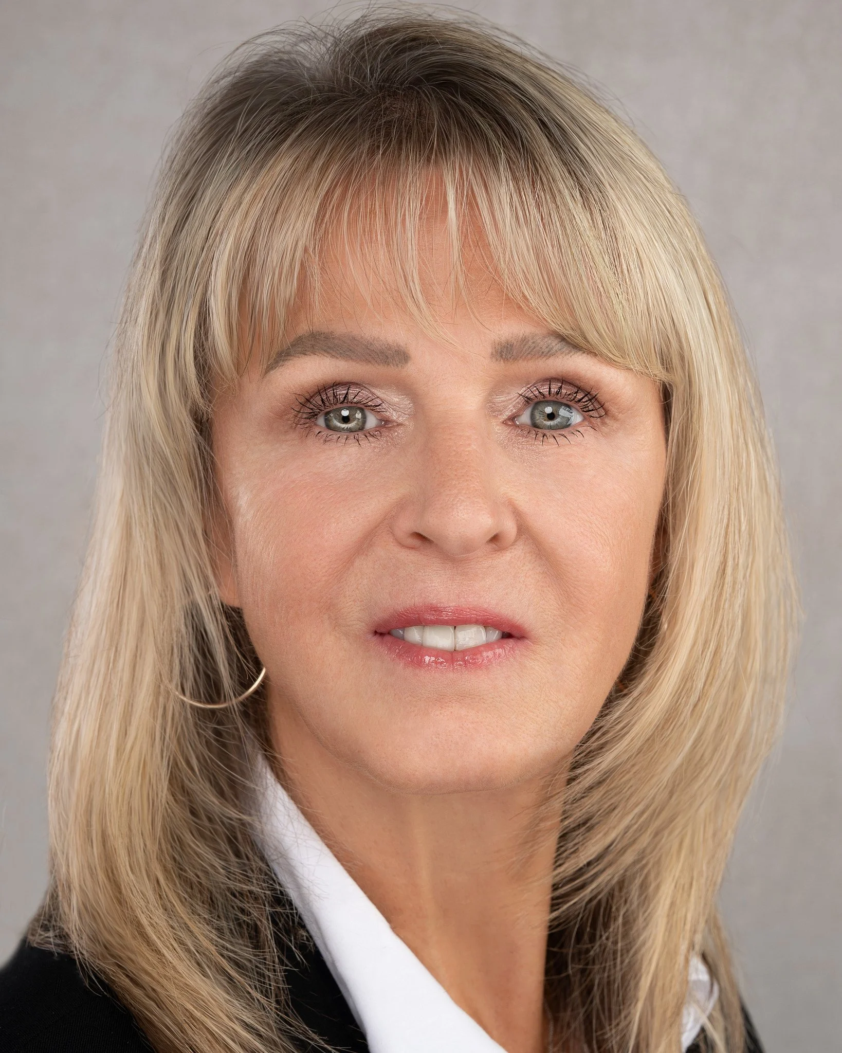 "Maria is the best, she is kind, patient, and extremely professional. She made me feel so special creating my perfect professional headshot!! Chefs 💋"   ~ Debbie Brucato