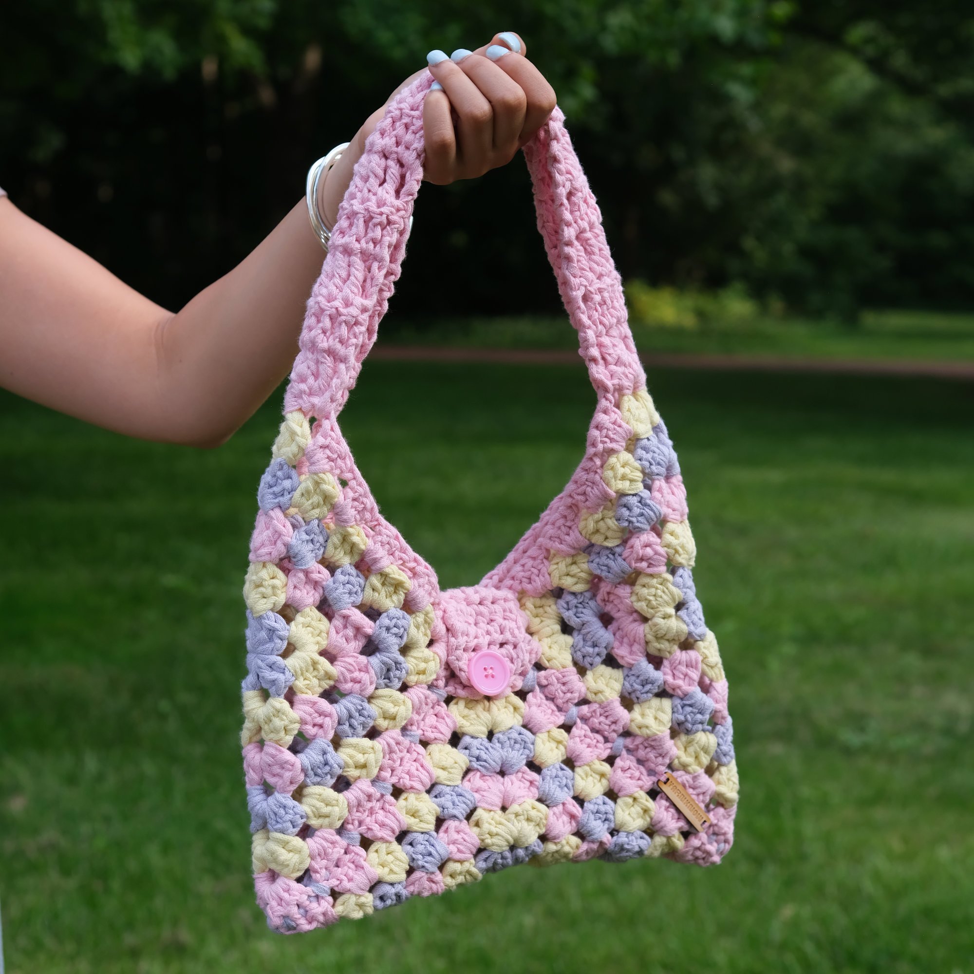 Lulu_Tote-Yarn_Know-Crochet_Bag-Berry_Closeup.jpg