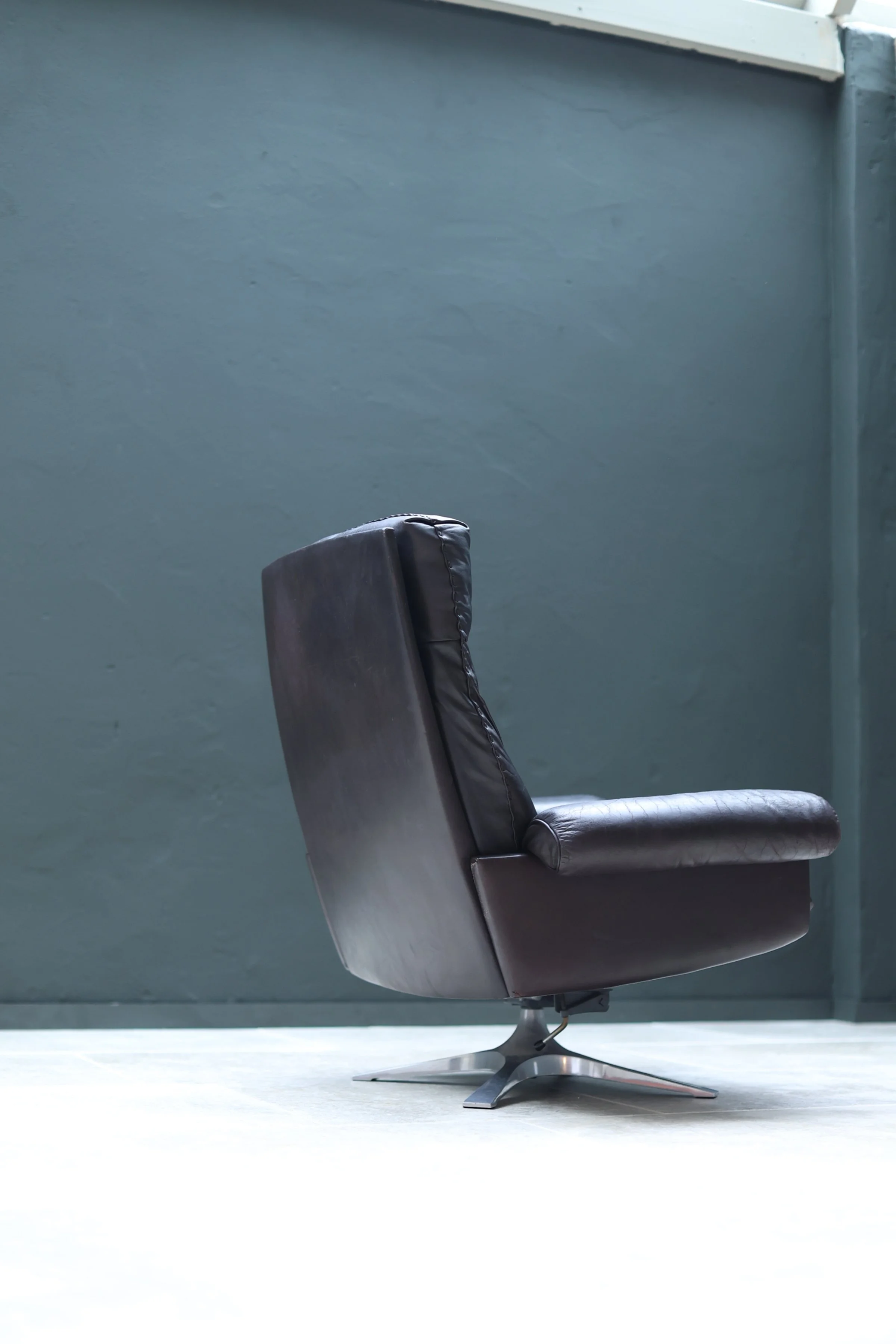 Vintage Vintage De Sede DS-31 Lounge Chair | High Back Swivel | Brown Leather | 1970s in leather, 1970’S — Swiss