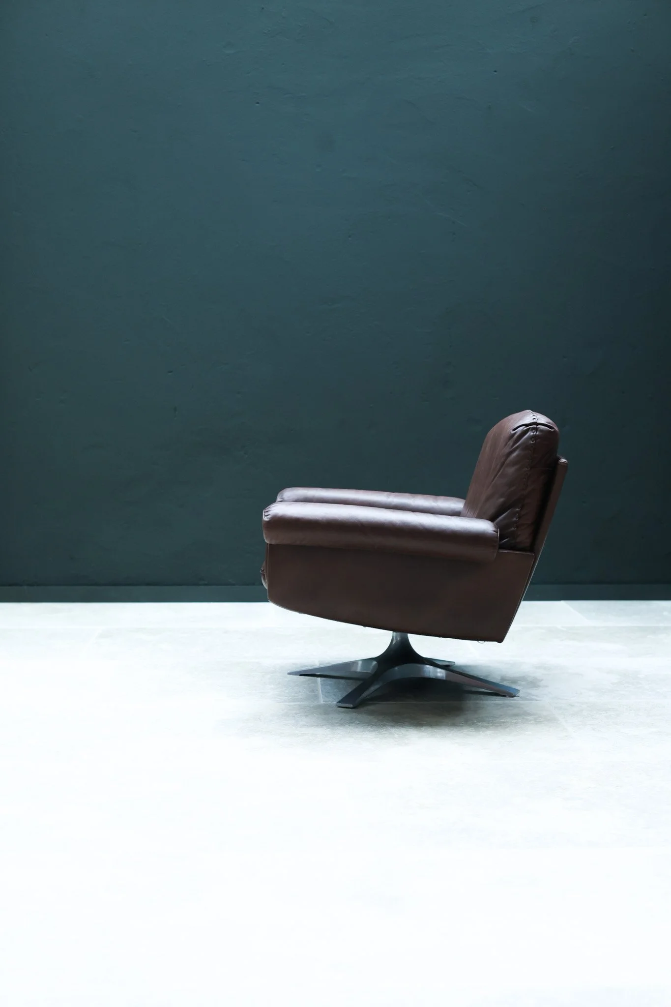 Vintage Club Chairs DS 31 by de Sede in leather, 1975 — Switserland