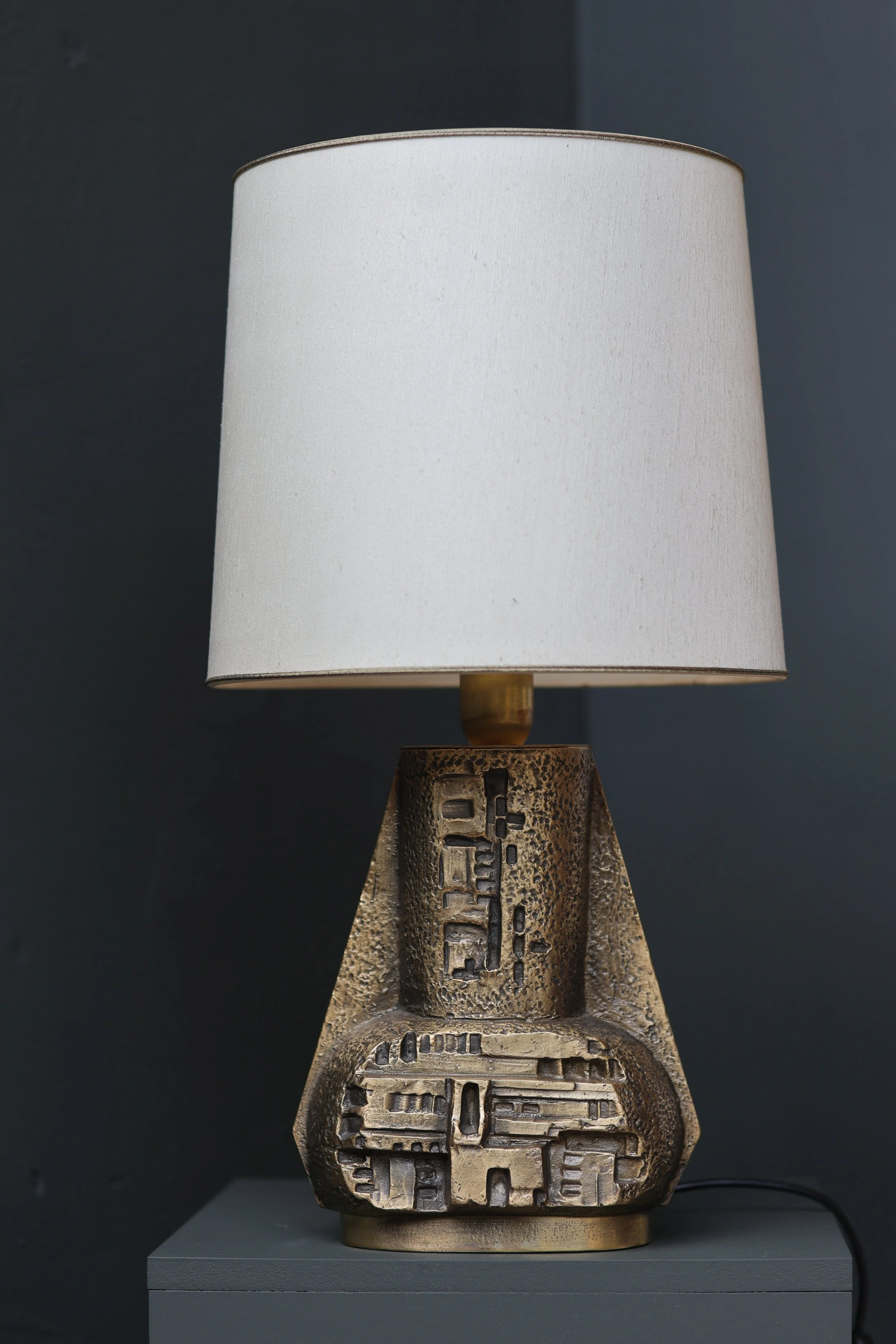 Vintage Vintage Brutalist Bronze Table Lamp | Sculptural Relief Design | 1970s, 1970 — by Unknown Italy