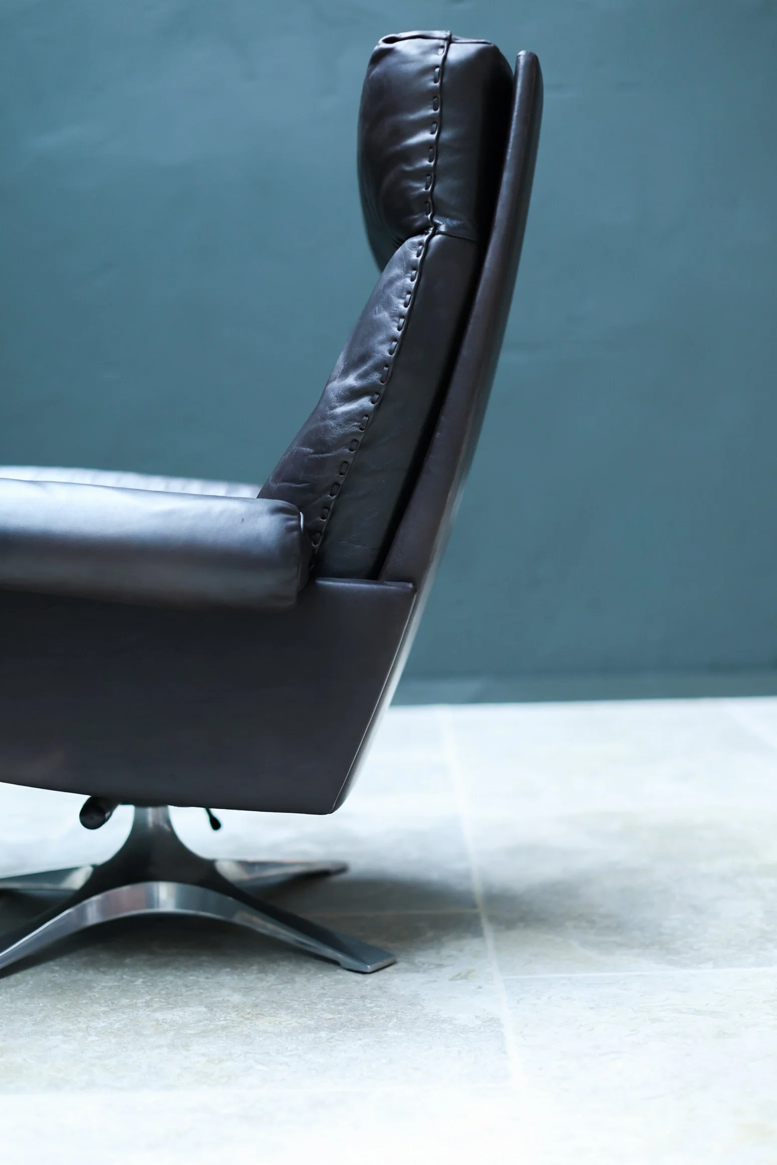 Vintage Vintage De Sede DS-31 Lounge Chair | High Back Swivel | Brown Leather | 1970s in leather, 1970’S — Swiss