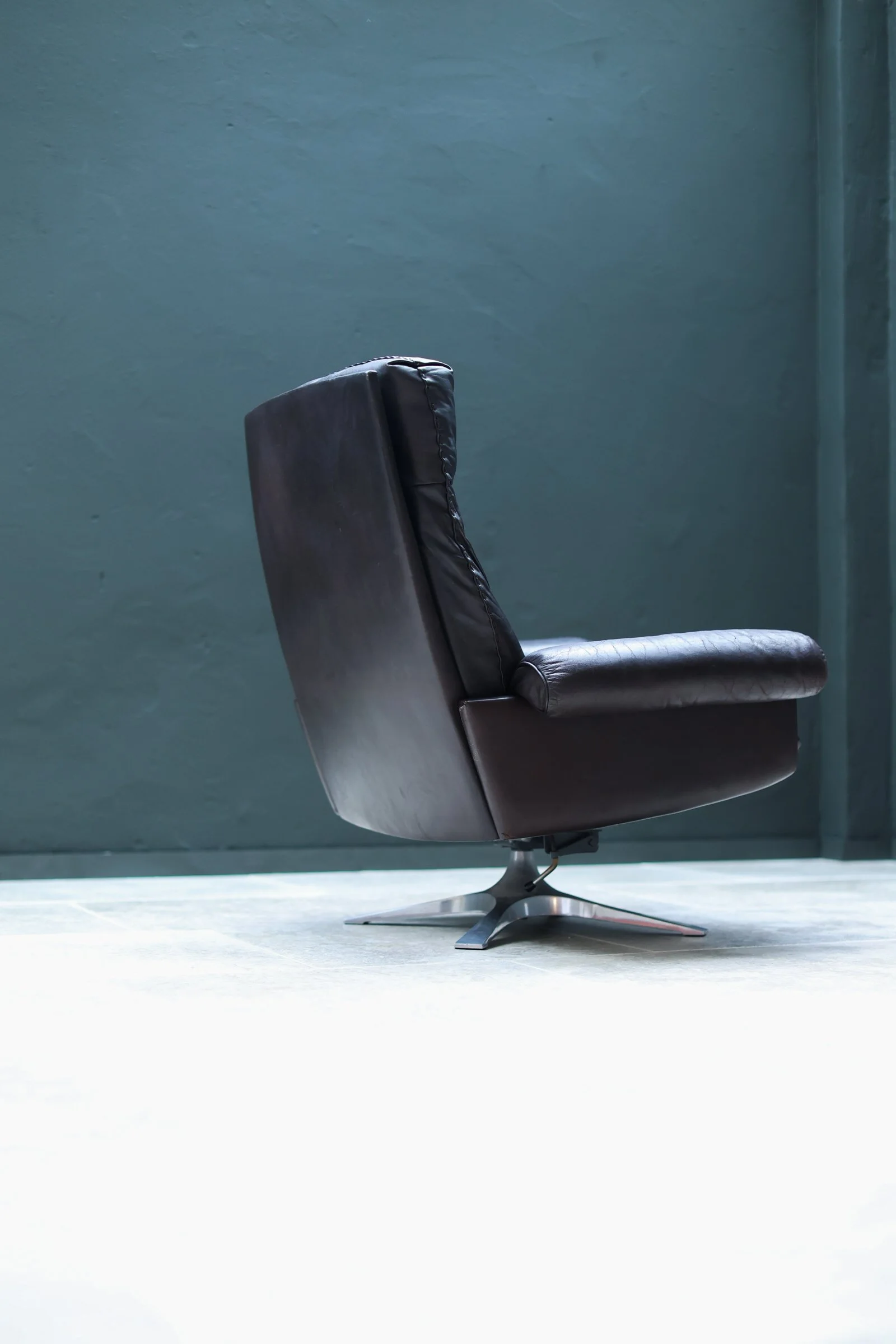 Vintage Vintage De Sede DS-31 Lounge Chair | High Back Swivel | Brown Leather | 1970s in leather, 1970’S — Swiss