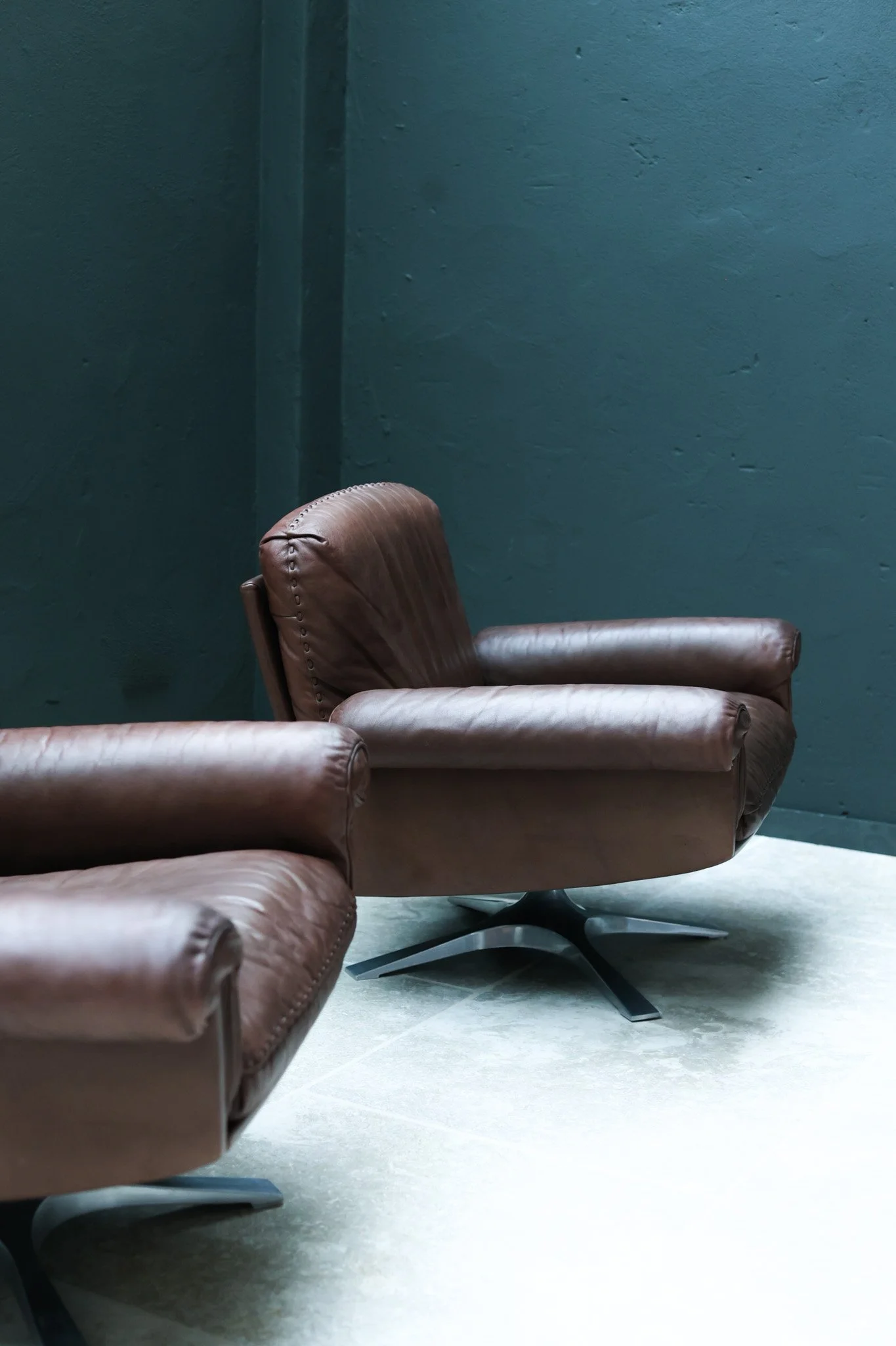 Vintage Club Chairs DS 31 by de Sede in leather, 1975 — Switserland