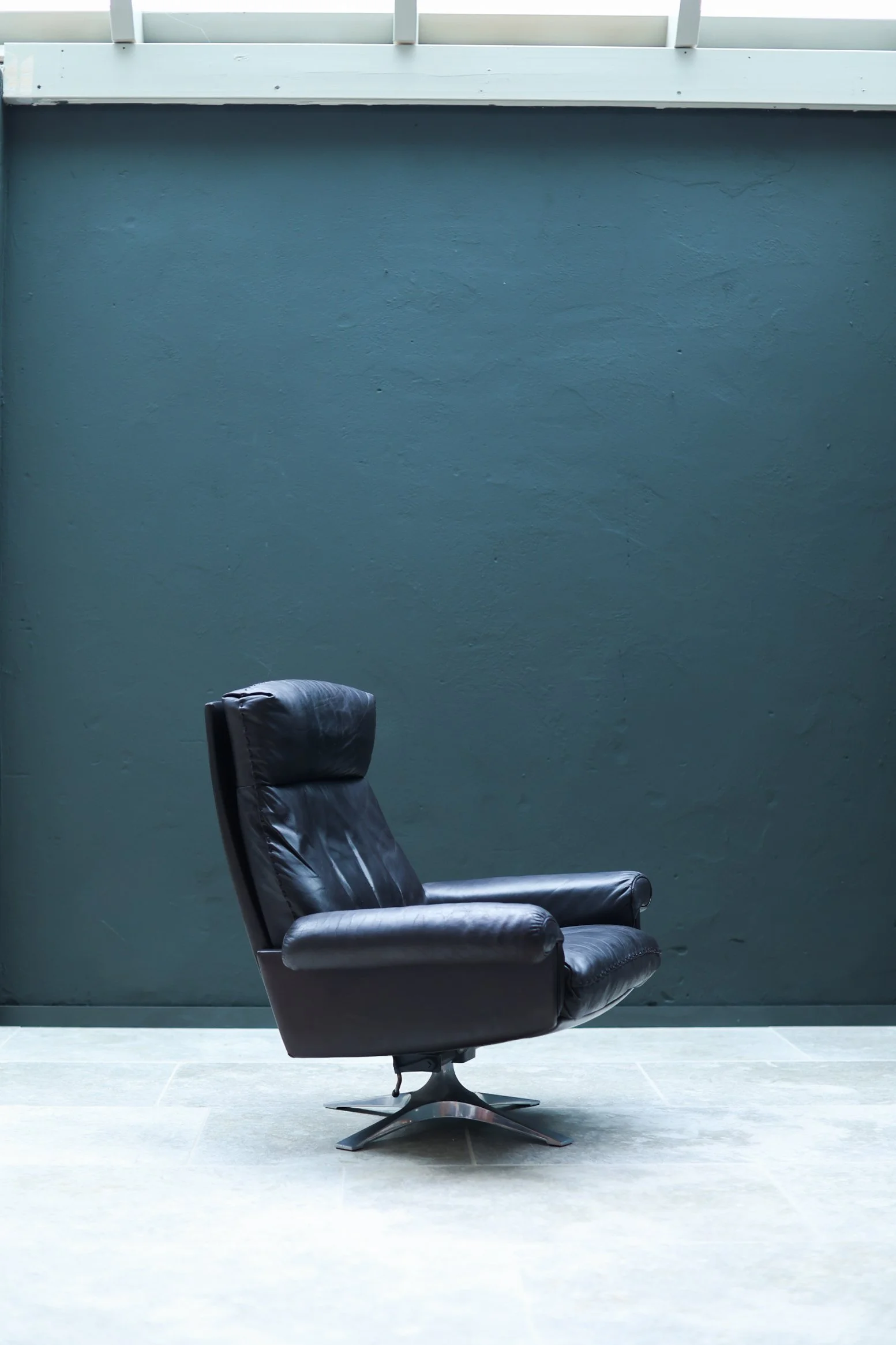 Vintage Vintage De Sede DS-31 Lounge Chair | High Back Swivel | Brown Leather | 1970s in leather, 1970’S — Swiss