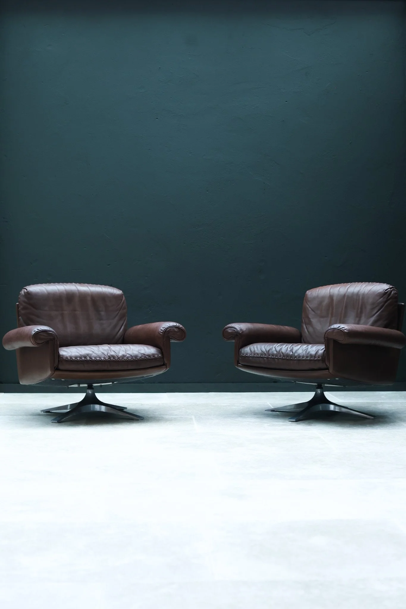 Vintage Club Chairs DS 31 by de Sede in leather, 1975 — Switserland