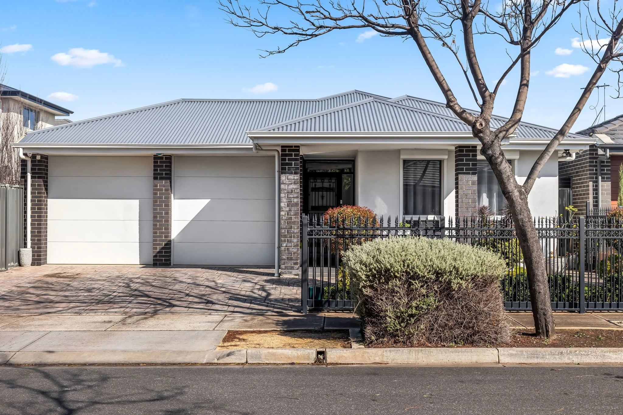 1 Grace Cres, St Clair, SA 5011-01.jpg