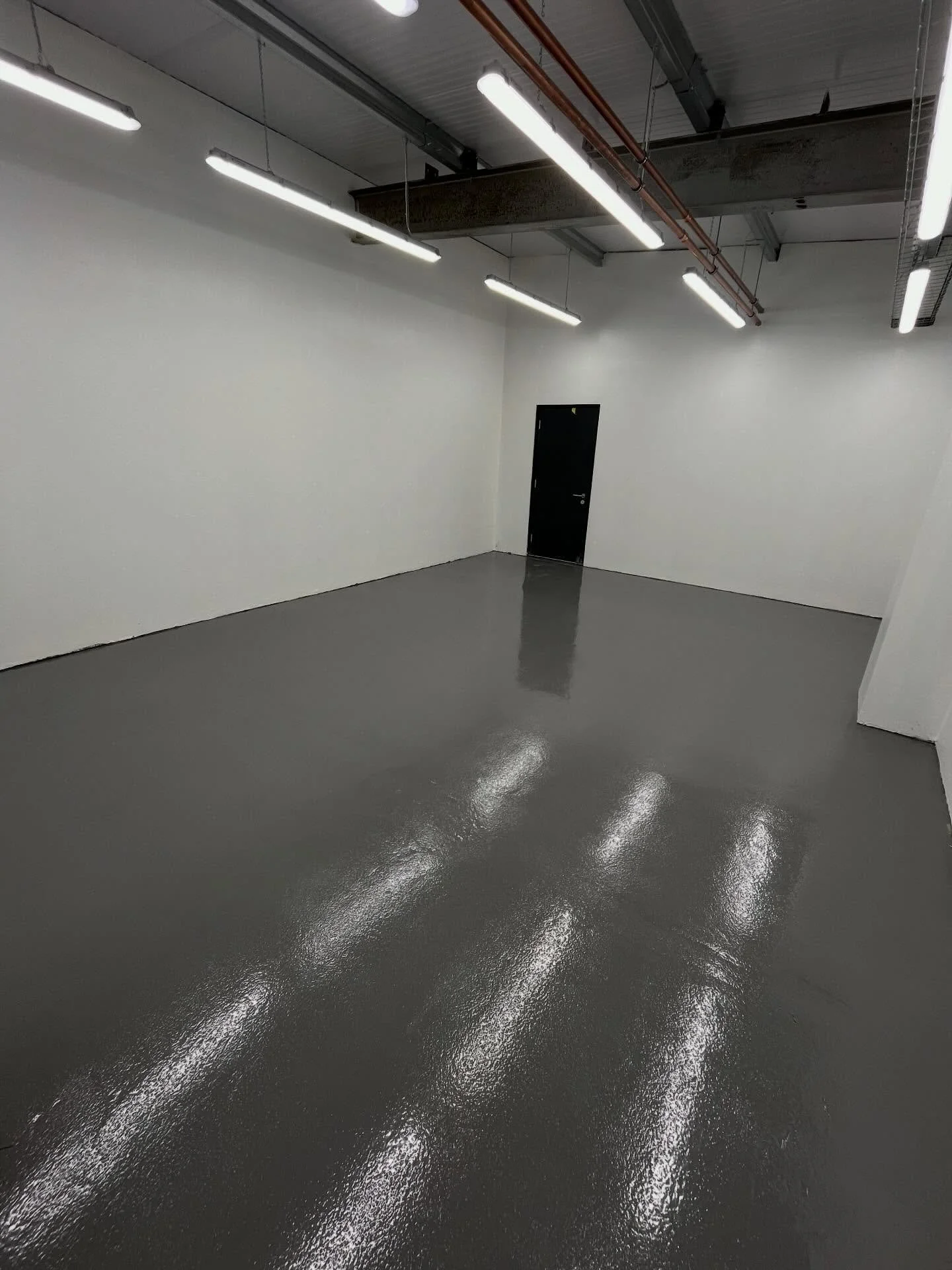 Before &amp; After from a project we completed in Calne a few weeks back 👌

Full preparation carried out to ensure the substrate was spot on, followed by a high-build epoxy system designed for durability, performance, and a clean professional finish