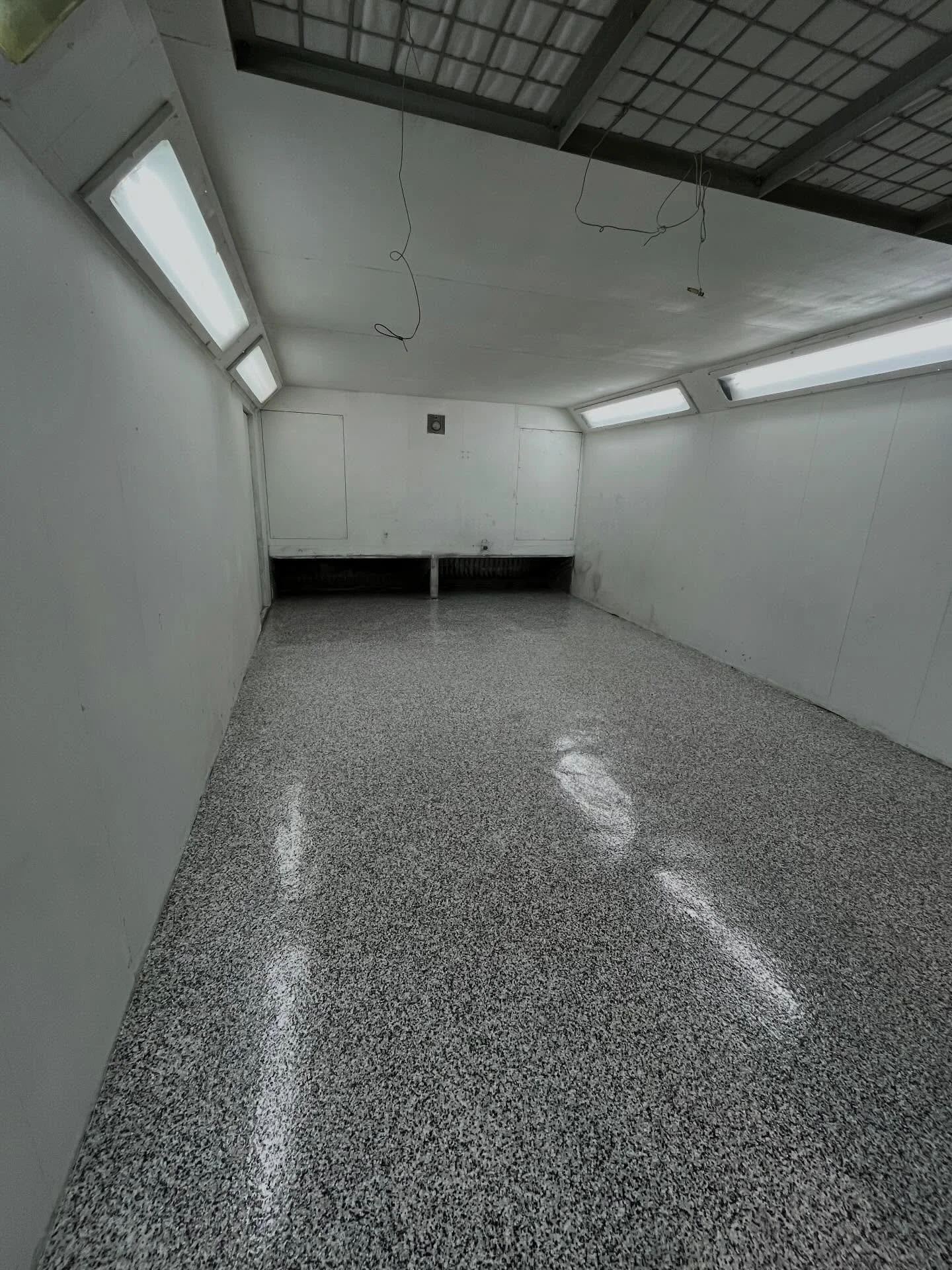 Last week we completed a flake floor system for @anka.bespoke in their spray booth 🙌🏽

A durable, seamless finish designed to handle heavy use while keeping the space clean, professional, and easy to maintain.

Contact us today for any enquiries 📩