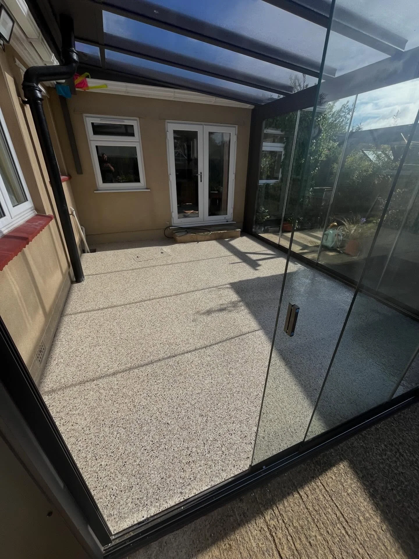 What beautiful weather we&rsquo;ve been having lately ☀️
Maybe it&rsquo;s time to transform your outdoor space&hellip;

This glasshouse project was an absolute pleasure &mdash; especially installing this custom flake blend floor, chosen to perfectly 