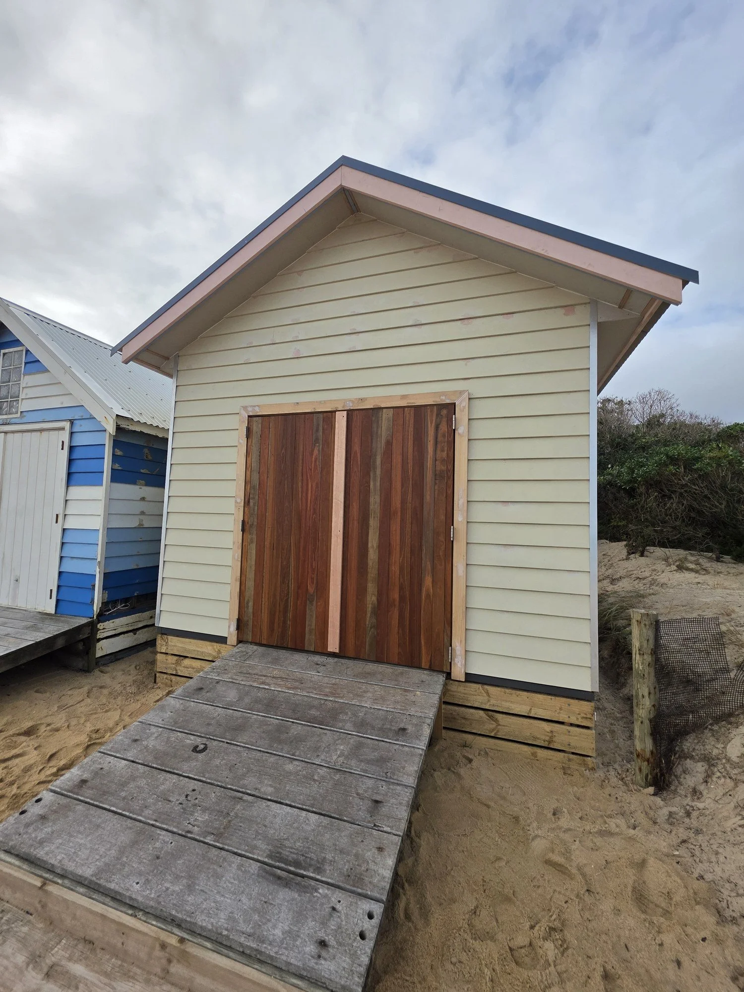 Hardie Linea cladding on a Chelsea beach box