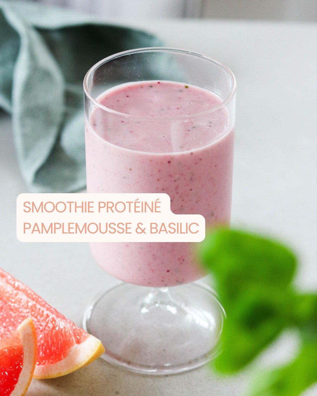 Les voiciiii!! 🍹 - Commente SMOOTHIE et je t'envoie les 3 recettes de smoothies prot&eacute;in&eacute;s, parfaits pour la saison estivale! 🤗🍓

Bon week-end!