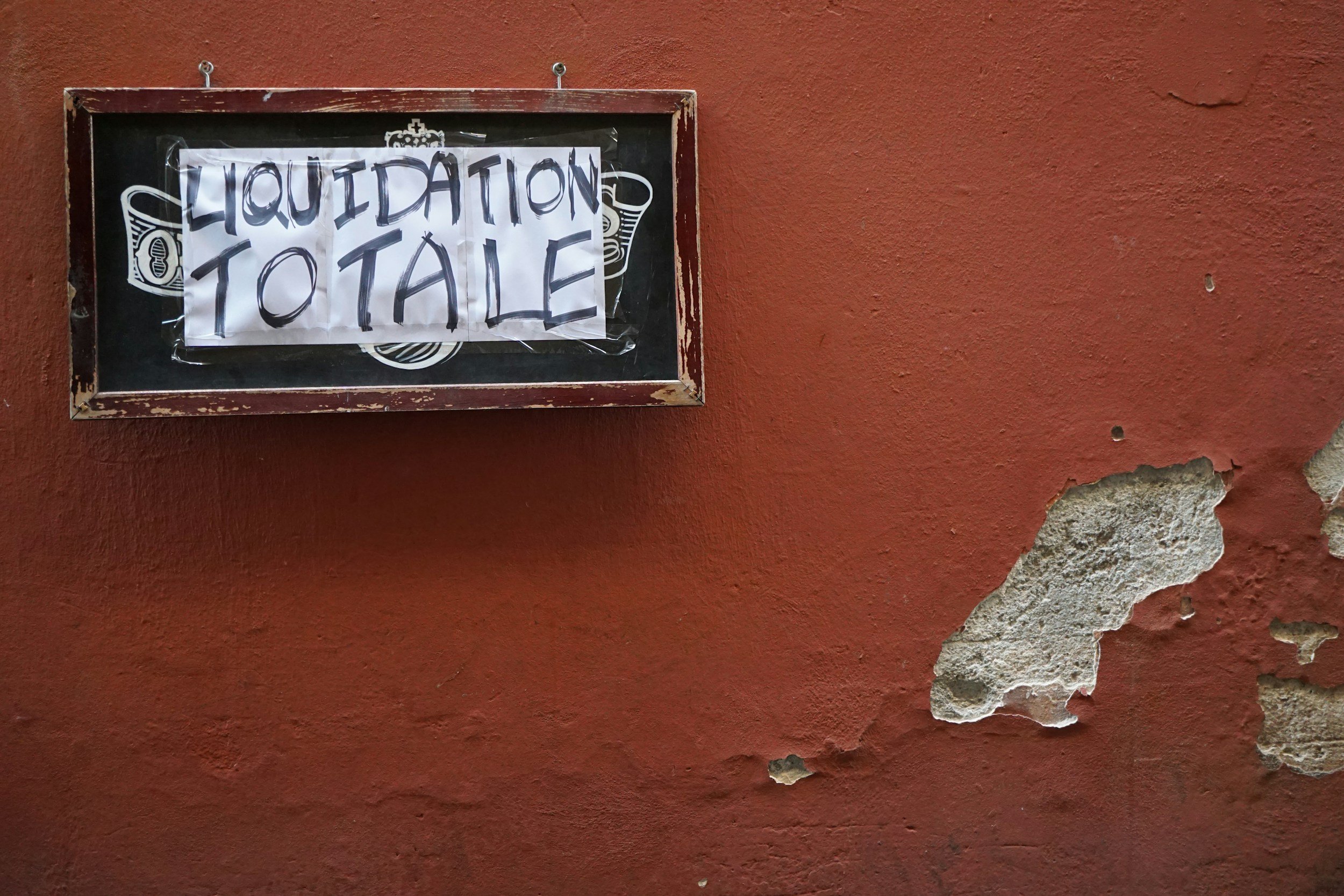 What happens to assets on company dissolution?