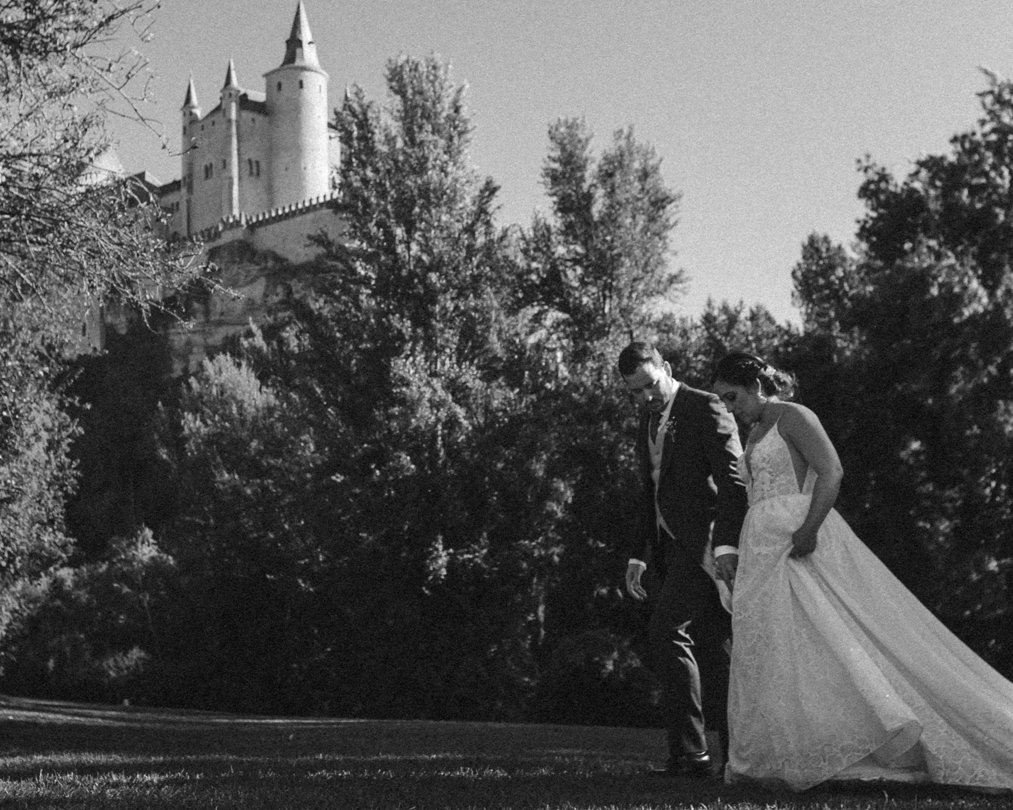 Pareja recien casada- Bodas y eventos. Segovia. Castillo. Destination Wedding