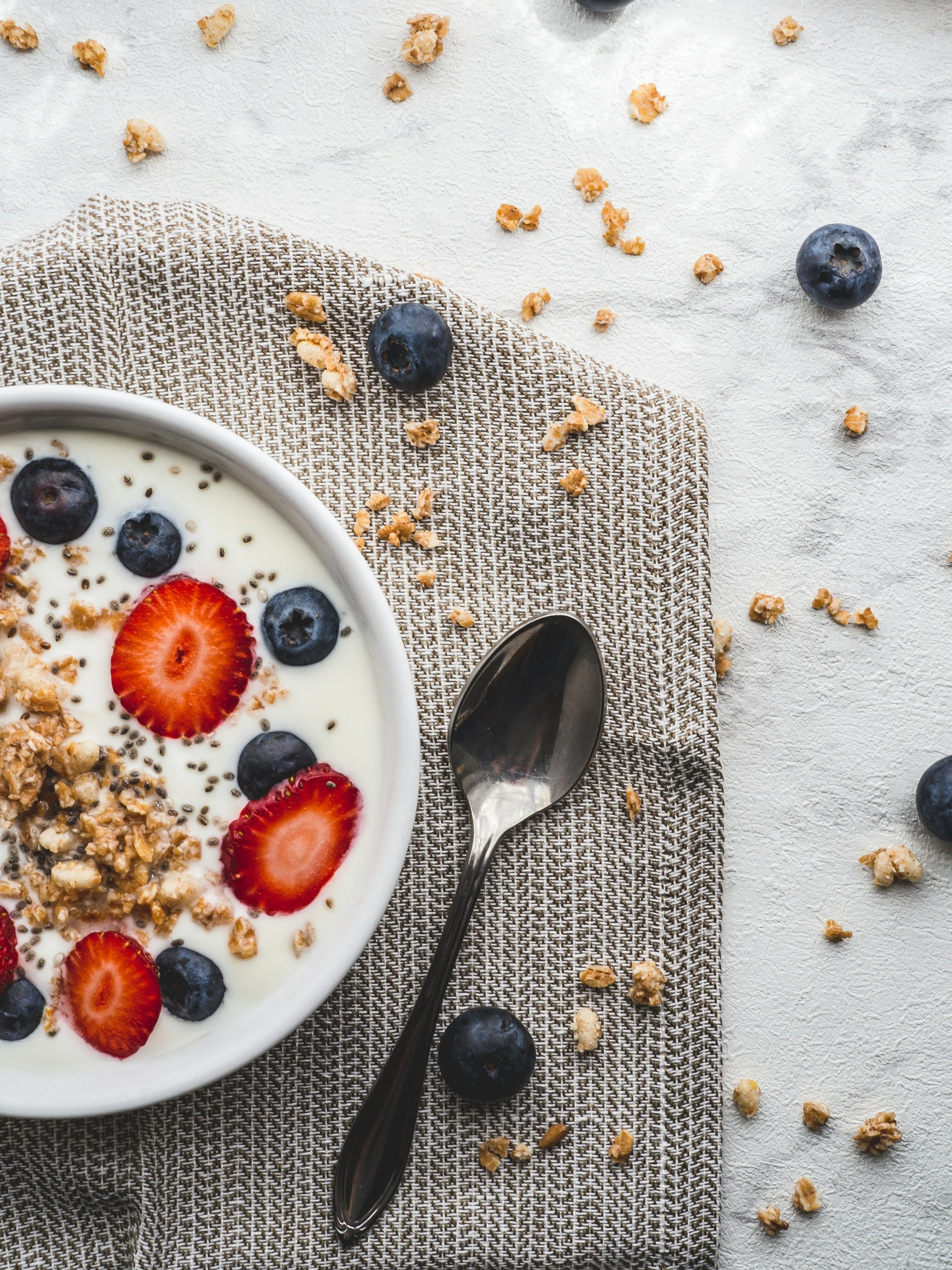 bowl with yoghurt, fruit and oats