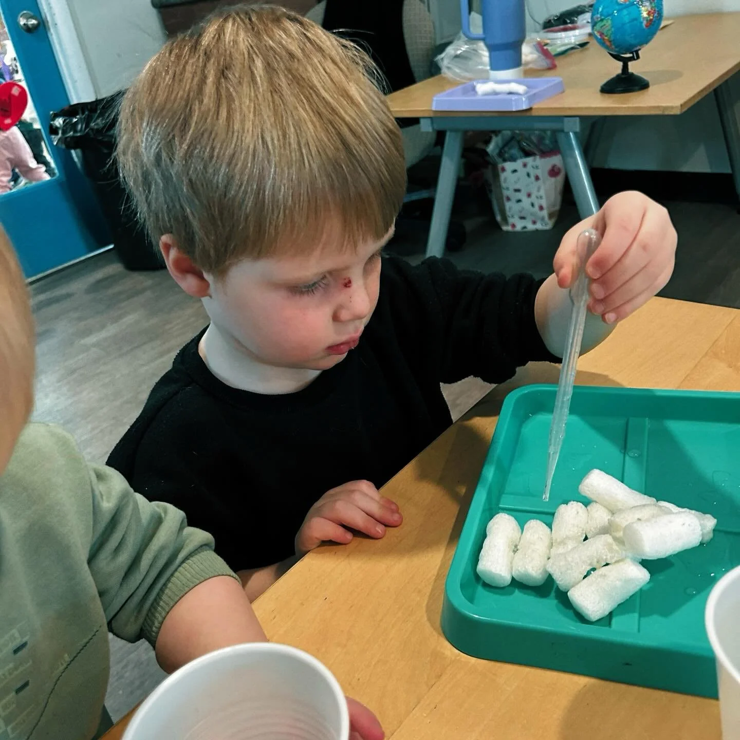 Using water and packing peanuts, our students recreated the leaning tower of Piza using a phot as a reference! #traveltheworld